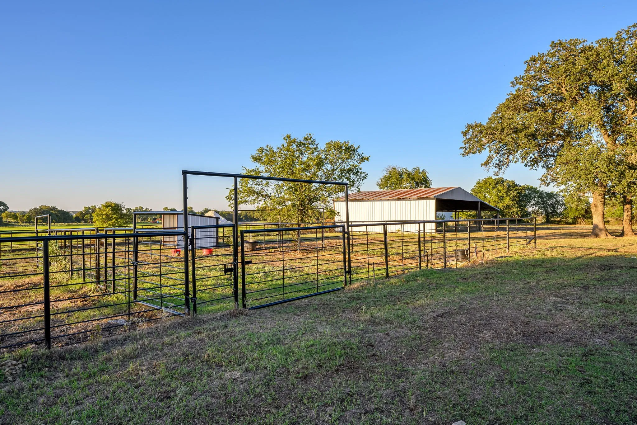 Single Family Residence For Sale in Hood County , 6101 Wild Cat Knob Road, Tolar, Texas 76476, 4 Bedroom, 3 Bathroom, 2 Garage spaces, 3,151 Sqft, built in 1969, mls#21408644, Real Estate Agent in Tolar, Homes For Sale in Hood county, Homes For Sale in Tolar, Realtor in Tolar Texas, Real Estate Brokerage Independent Realty Texas, Luminita Cordes Realtor