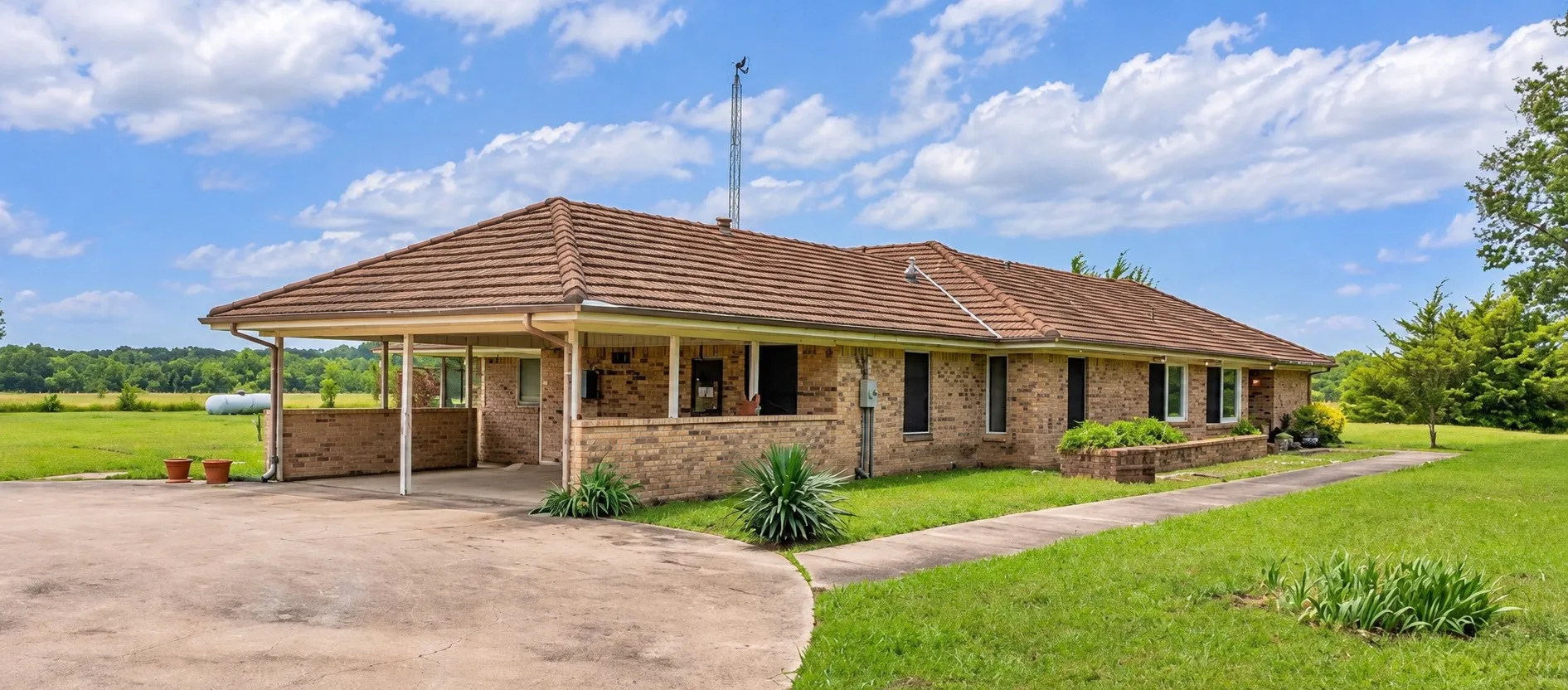 Single Family Residence For Rent in Collin County , 8560 County Road 513, Anna, Texas 75409, 5 Bedroom, 6 Bathroom, Garage spaces, 3,585 Sqft, built in 1983, mls#21408631, Real Estate Agent in Anna, Homes For Rent in Collin county, Homes For Rent in Anna, Realtor in Anna Texas, Real Estate Brokerage Independent Realty Texas, Luminita Cordes Realtor