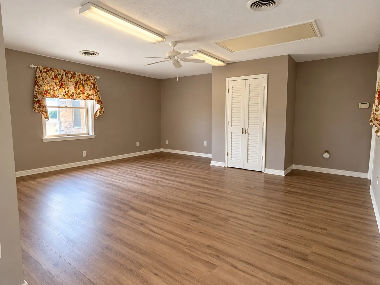 Single Family Residence For Rent in Collin County , 8560 County Road 513, Anna, Texas 75409, 5 Bedroom, 6 Bathroom, Garage spaces, 3,585 Sqft, built in 1983, mls#21408631, Real Estate Agent in Anna, Homes For Rent in Collin county, Homes For Rent in Anna, Realtor in Anna Texas, Real Estate Brokerage Independent Realty Texas, Luminita Cordes Realtor