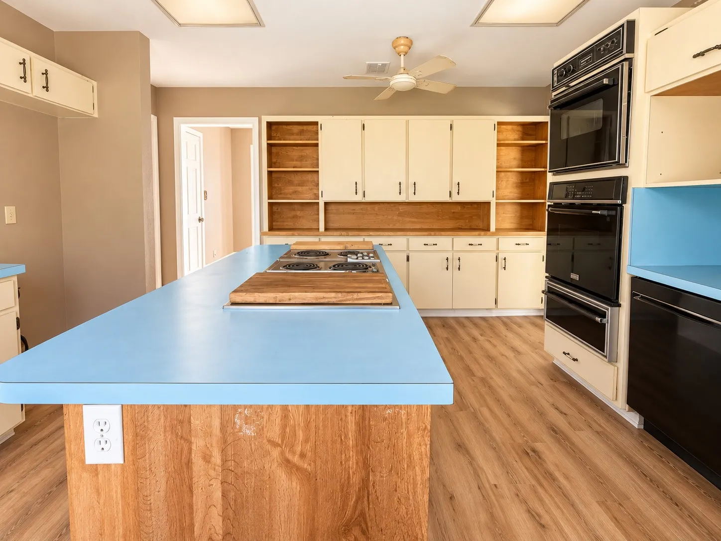 Single Family Residence For Rent in Collin County , 8560 County Road 513, Anna, Texas 75409, 5 Bedroom, 6 Bathroom, Garage spaces, 3,585 Sqft, built in 1983, mls#21408631, Real Estate Agent in Anna, Homes For Rent in Collin county, Homes For Rent in Anna, Realtor in Anna Texas, Real Estate Brokerage Independent Realty Texas, Luminita Cordes Realtor