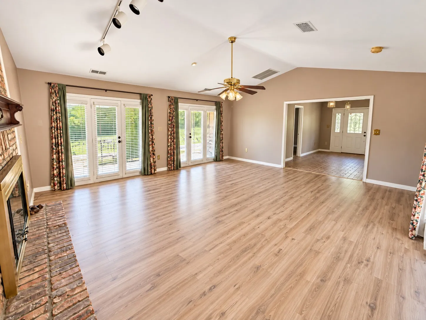 Single Family Residence For Rent in Collin County , 8560 County Road 513, Anna, Texas 75409, 5 Bedroom, 6 Bathroom, Garage spaces, 3,585 Sqft, built in 1983, mls#21408631, Real Estate Agent in Anna, Homes For Rent in Collin county, Homes For Rent in Anna, Realtor in Anna Texas, Real Estate Brokerage Independent Realty Texas, Luminita Cordes Realtor