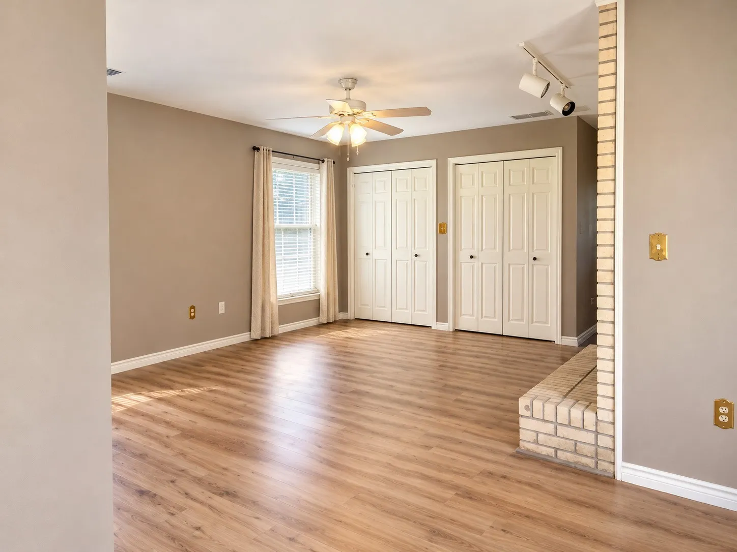 Single Family Residence For Rent in Collin County , 8560 County Road 513, Anna, Texas 75409, 5 Bedroom, 6 Bathroom, Garage spaces, 3,585 Sqft, built in 1983, mls#21408631, Real Estate Agent in Anna, Homes For Rent in Collin county, Homes For Rent in Anna, Realtor in Anna Texas, Real Estate Brokerage Independent Realty Texas, Luminita Cordes Realtor