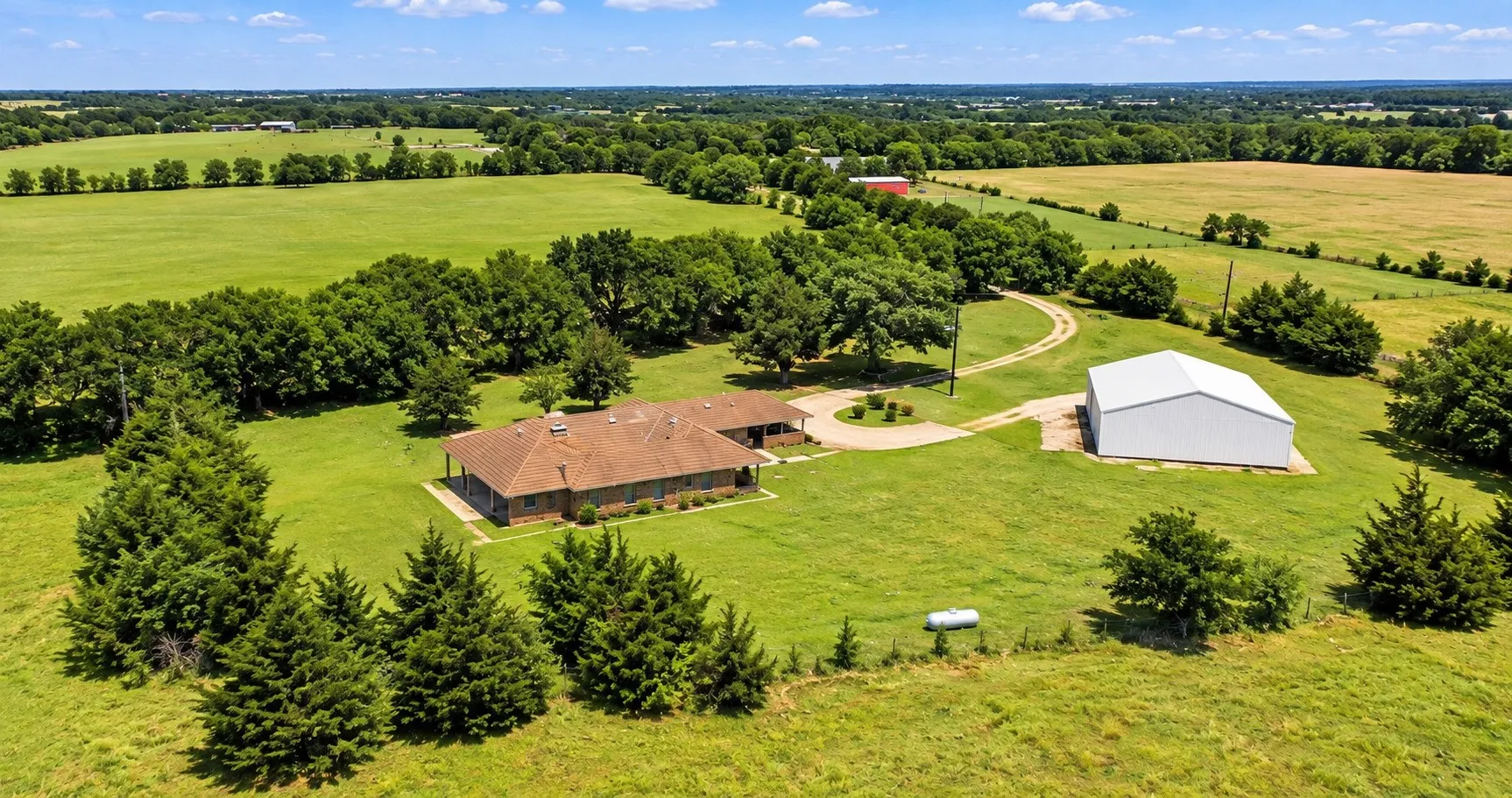 Single Family Residence For Rent in Collin County , 8560 County Road 513, Anna, Texas 75409, 5 Bedroom, 6 Bathroom, Garage spaces, 3,585 Sqft, built in 1983, mls#21408631, Real Estate Agent in Anna, Homes For Rent in Collin county, Homes For Rent in Anna, Realtor in Anna Texas, Real Estate Brokerage Independent Realty Texas, Luminita Cordes Realtor