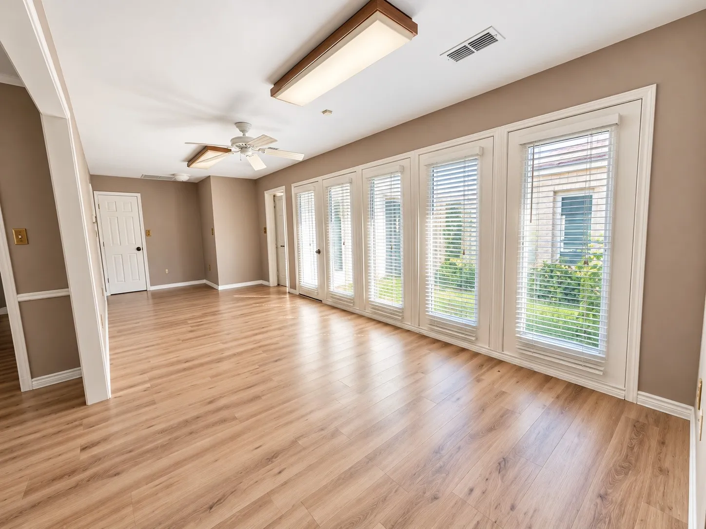 Single Family Residence For Rent in Collin County , 8560 County Road 513, Anna, Texas 75409, 5 Bedroom, 6 Bathroom, Garage spaces, 3,585 Sqft, built in 1983, mls#21408631, Real Estate Agent in Anna, Homes For Rent in Collin county, Homes For Rent in Anna, Realtor in Anna Texas, Real Estate Brokerage Independent Realty Texas, Luminita Cordes Realtor