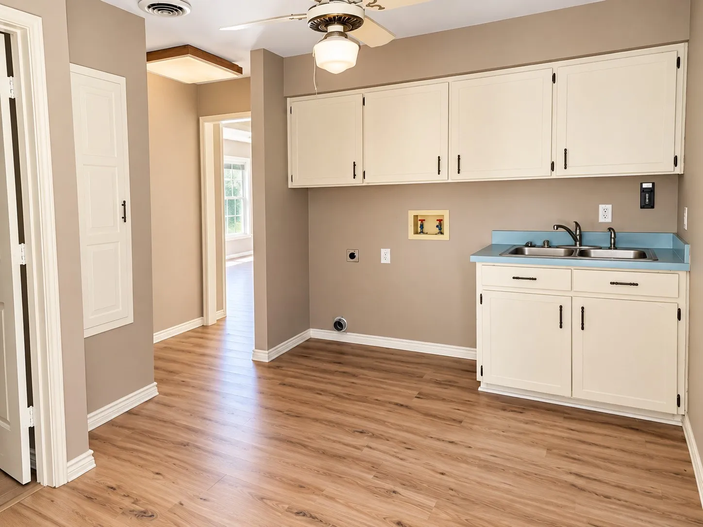 Single Family Residence For Rent in Collin County , 8560 County Road 513, Anna, Texas 75409, 5 Bedroom, 6 Bathroom, Garage spaces, 3,585 Sqft, built in 1983, mls#21408631, Real Estate Agent in Anna, Homes For Rent in Collin county, Homes For Rent in Anna, Realtor in Anna Texas, Real Estate Brokerage Independent Realty Texas, Luminita Cordes Realtor
