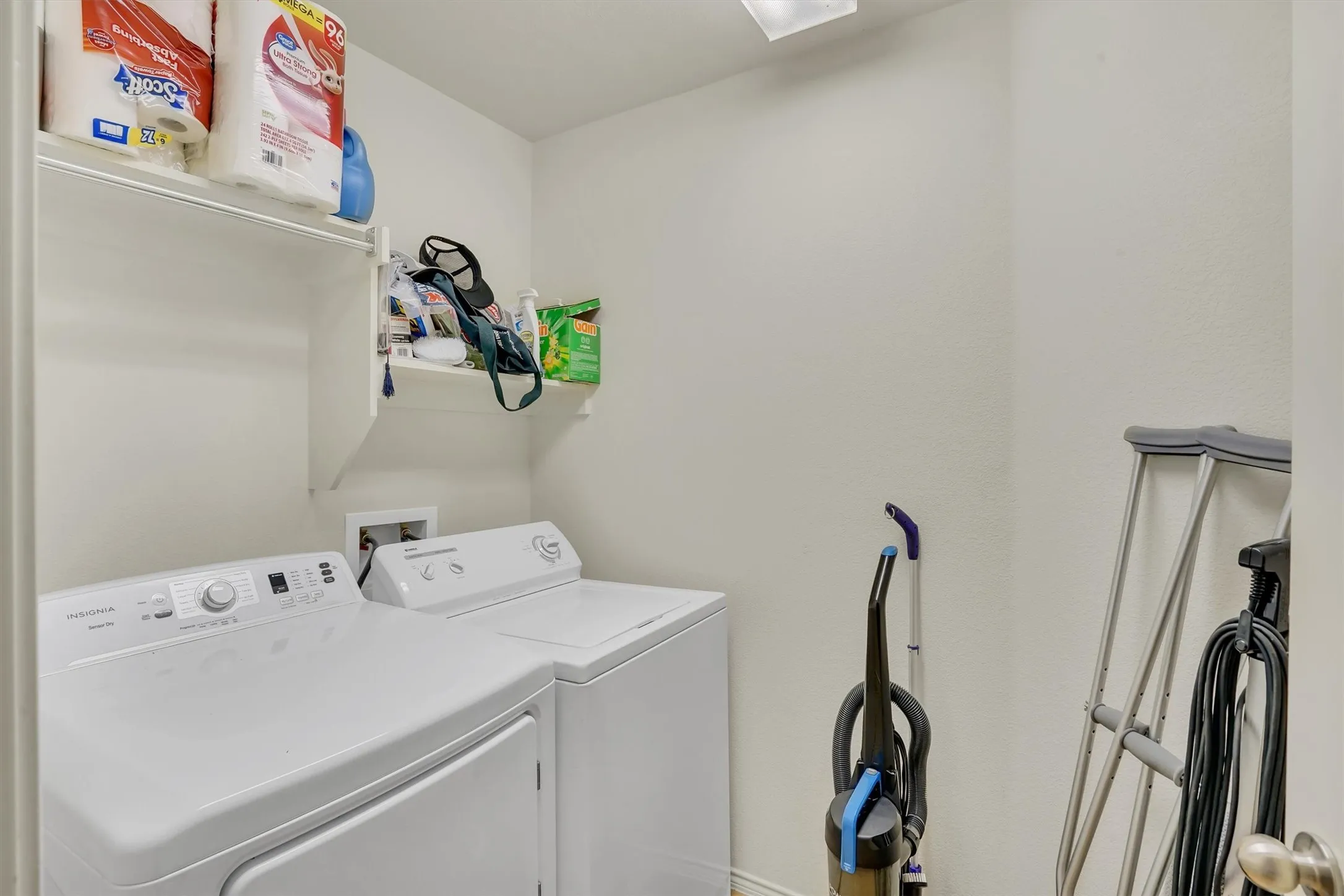 Single Family Residence For Sale in Ellis County , 102 Running Deer Lane, Waxahachie, Texas 75165, 3 Bedroom, 2 Bathroom, 2 Garage spaces, 1,746 Sqft, built in 2005, mls#21405953, Real Estate Agent in Waxahachie, Homes For Sale in Ellis county, Homes For Sale in Waxahachie, Realtor in Waxahachie Texas, Real Estate Brokerage Independent Realty Texas, Luminita Cordes Realtor