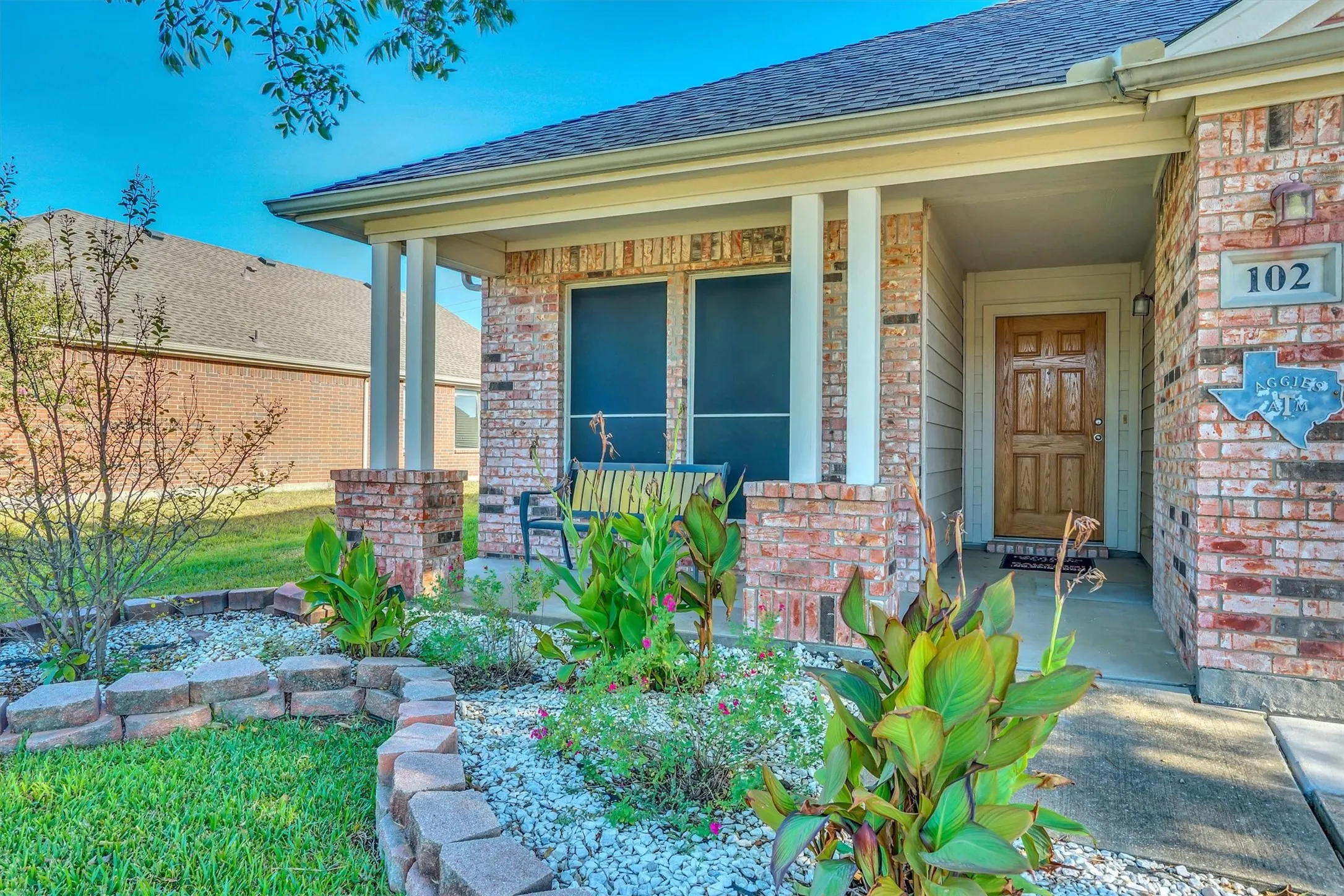 Single Family Residence For Sale in Ellis County , 102 Running Deer Lane, Waxahachie, Texas 75165, 3 Bedroom, 2 Bathroom, 2 Garage spaces, 1,746 Sqft, built in 2005, mls#21405953, Real Estate Agent in Waxahachie, Homes For Sale in Ellis county, Homes For Sale in Waxahachie, Realtor in Waxahachie Texas, Real Estate Brokerage Independent Realty Texas, Luminita Cordes Realtor