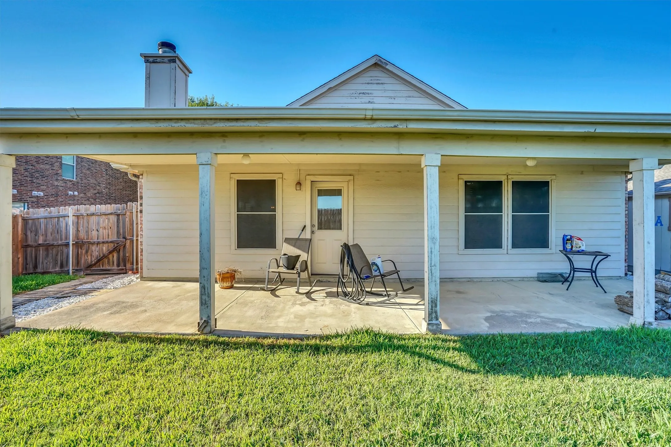 Single Family Residence For Sale in Ellis County , 102 Running Deer Lane, Waxahachie, Texas 75165, 3 Bedroom, 2 Bathroom, 2 Garage spaces, 1,746 Sqft, built in 2005, mls#21405953, Real Estate Agent in Waxahachie, Homes For Sale in Ellis county, Homes For Sale in Waxahachie, Realtor in Waxahachie Texas, Real Estate Brokerage Independent Realty Texas, Luminita Cordes Realtor