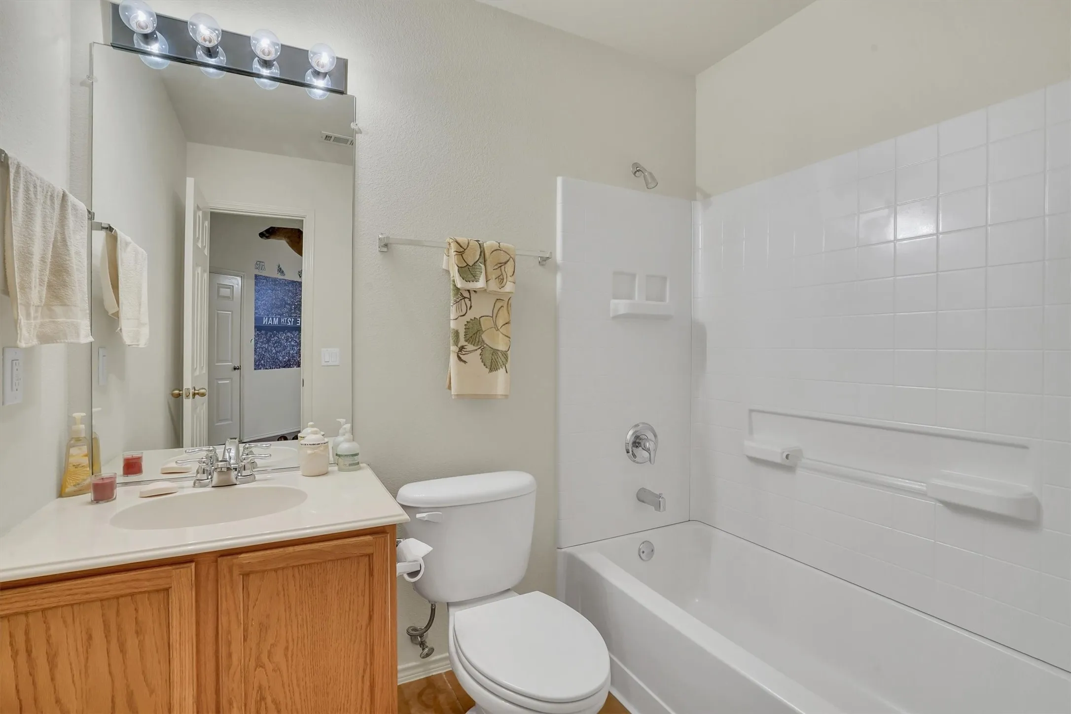 Single Family Residence For Sale in Ellis County , 102 Running Deer Lane, Waxahachie, Texas 75165, 3 Bedroom, 2 Bathroom, 2 Garage spaces, 1,746 Sqft, built in 2005, mls#21405953, Real Estate Agent in Waxahachie, Homes For Sale in Ellis county, Homes For Sale in Waxahachie, Realtor in Waxahachie Texas, Real Estate Brokerage Independent Realty Texas, Luminita Cordes Realtor