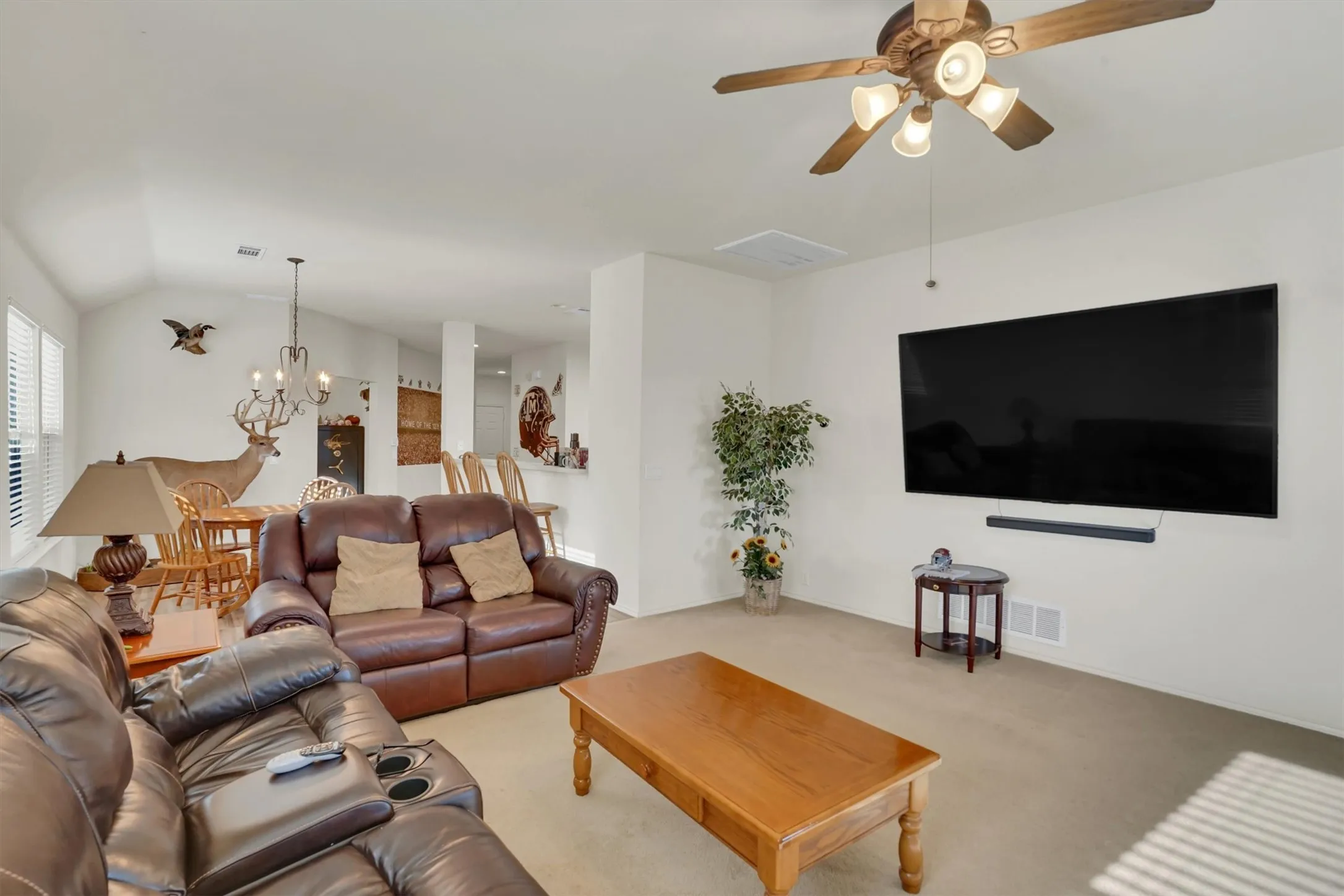 Single Family Residence For Sale in Ellis County , 102 Running Deer Lane, Waxahachie, Texas 75165, 3 Bedroom, 2 Bathroom, 2 Garage spaces, 1,746 Sqft, built in 2005, mls#21405953, Real Estate Agent in Waxahachie, Homes For Sale in Ellis county, Homes For Sale in Waxahachie, Realtor in Waxahachie Texas, Real Estate Brokerage Independent Realty Texas, Luminita Cordes Realtor