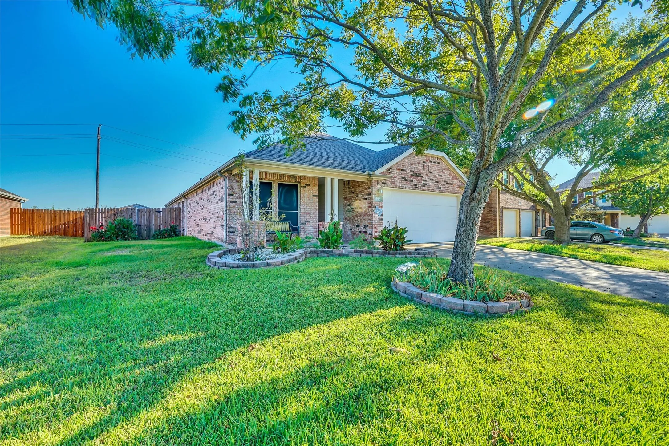 Single Family Residence For Sale in Ellis County , 102 Running Deer Lane, Waxahachie, Texas 75165, 3 Bedroom, 2 Bathroom, 2 Garage spaces, 1,746 Sqft, built in 2005, mls#21405953, Real Estate Agent in Waxahachie, Homes For Sale in Ellis county, Homes For Sale in Waxahachie, Realtor in Waxahachie Texas, Real Estate Brokerage Independent Realty Texas, Luminita Cordes Realtor