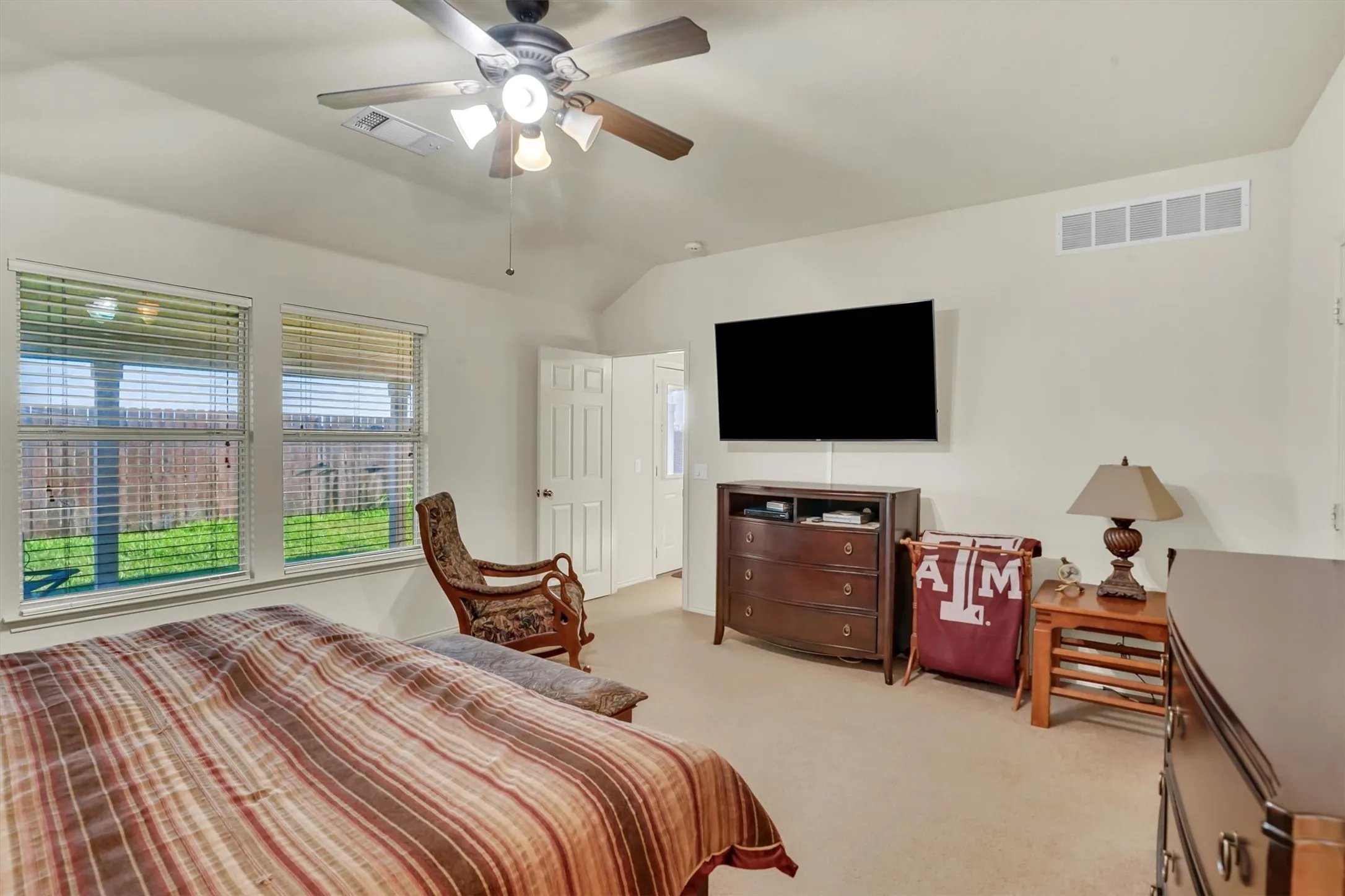 Single Family Residence For Sale in Ellis County , 102 Running Deer Lane, Waxahachie, Texas 75165, 3 Bedroom, 2 Bathroom, 2 Garage spaces, 1,746 Sqft, built in 2005, mls#21405953, Real Estate Agent in Waxahachie, Homes For Sale in Ellis county, Homes For Sale in Waxahachie, Realtor in Waxahachie Texas, Real Estate Brokerage Independent Realty Texas, Luminita Cordes Realtor