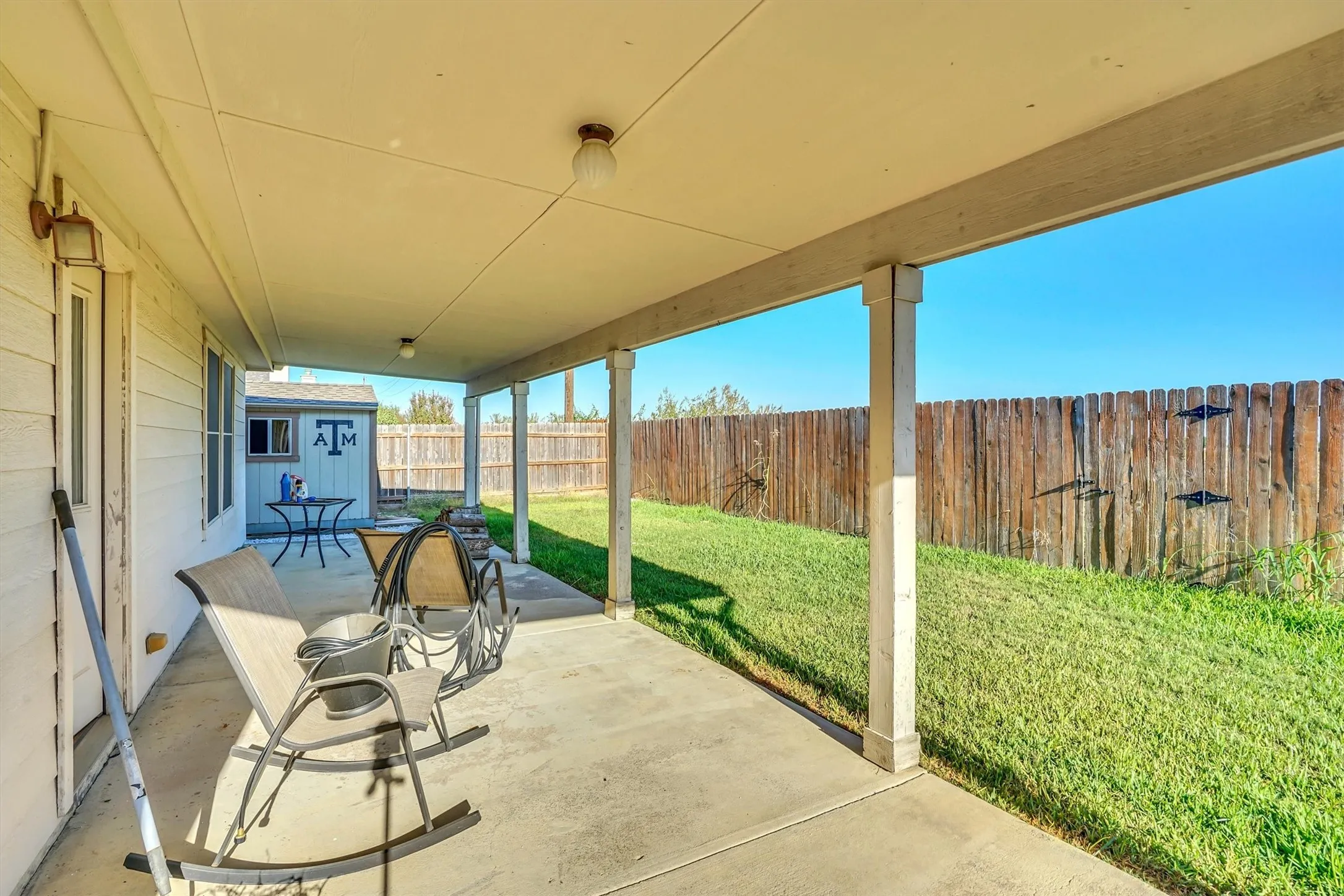 Single Family Residence For Sale in Ellis County , 102 Running Deer Lane, Waxahachie, Texas 75165, 3 Bedroom, 2 Bathroom, 2 Garage spaces, 1,746 Sqft, built in 2005, mls#21405953, Real Estate Agent in Waxahachie, Homes For Sale in Ellis county, Homes For Sale in Waxahachie, Realtor in Waxahachie Texas, Real Estate Brokerage Independent Realty Texas, Luminita Cordes Realtor
