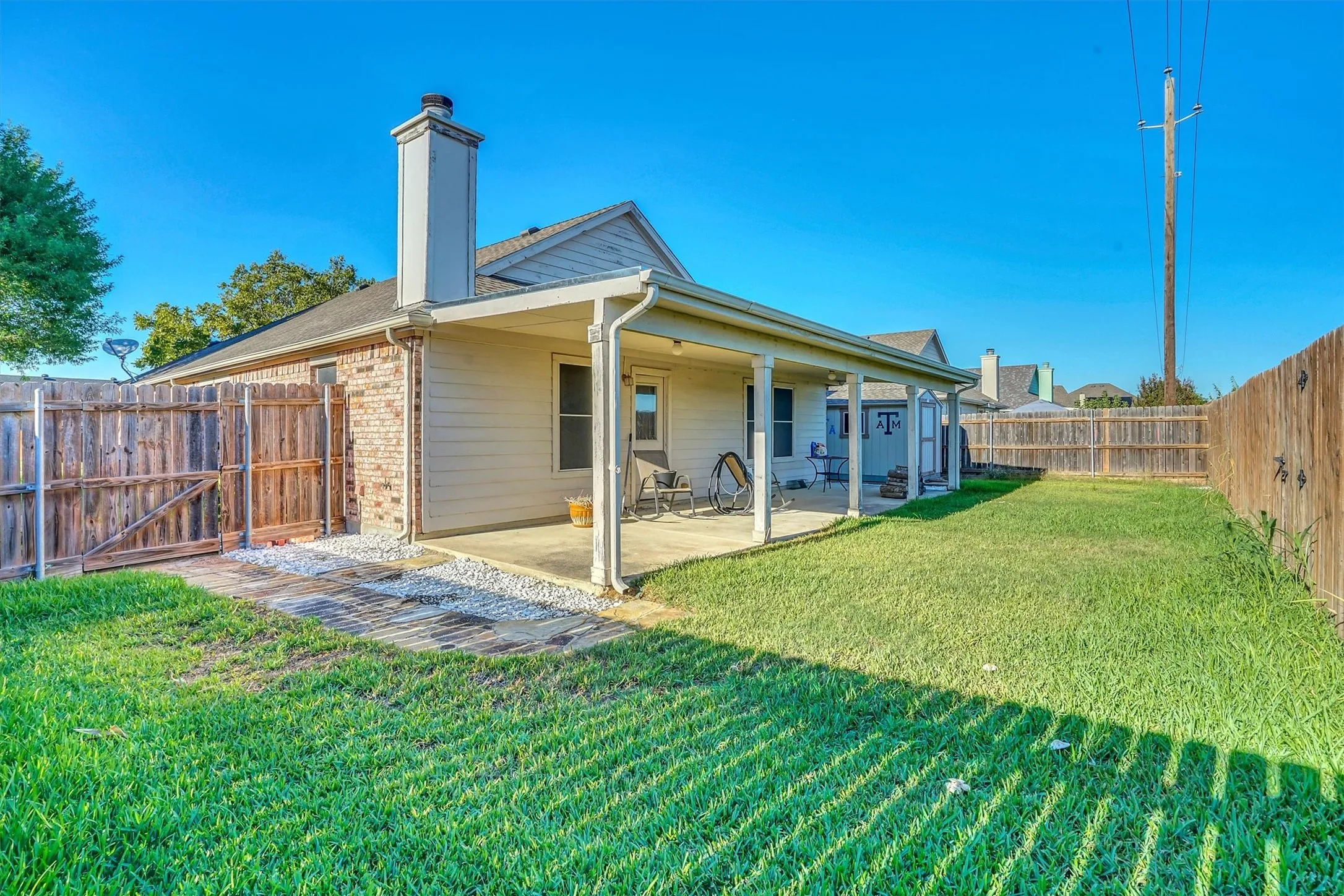 Single Family Residence For Sale in Ellis County , 102 Running Deer Lane, Waxahachie, Texas 75165, 3 Bedroom, 2 Bathroom, 2 Garage spaces, 1,746 Sqft, built in 2005, mls#21405953, Real Estate Agent in Waxahachie, Homes For Sale in Ellis county, Homes For Sale in Waxahachie, Realtor in Waxahachie Texas, Real Estate Brokerage Independent Realty Texas, Luminita Cordes Realtor