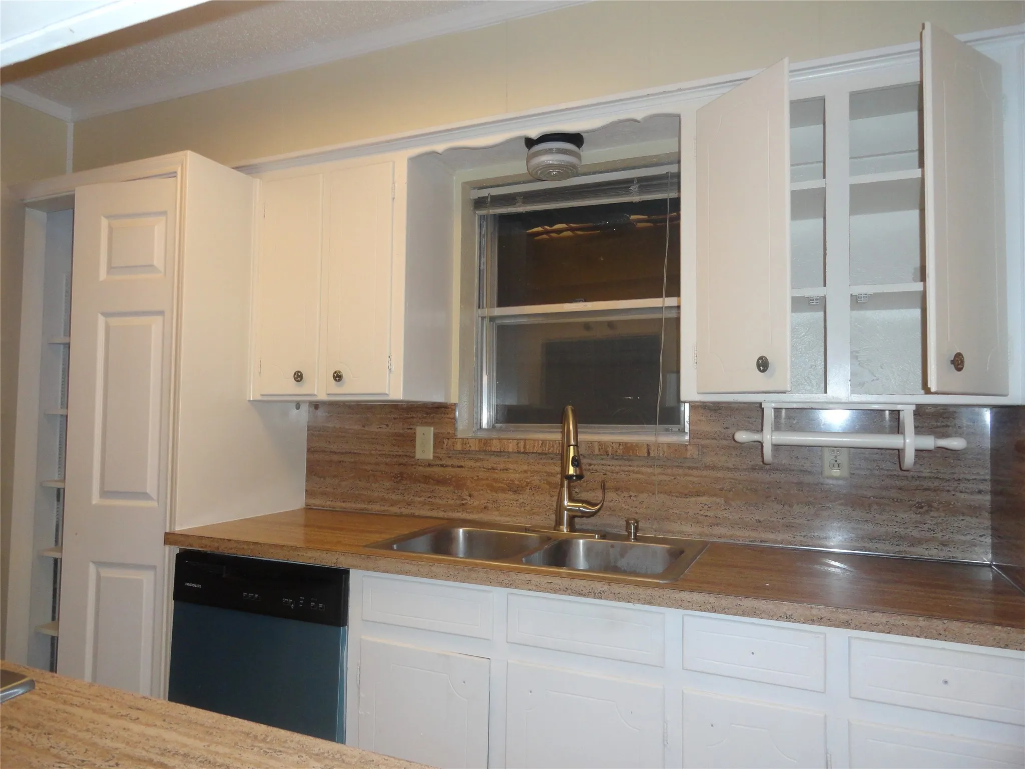 Single Family Residence For Rent in Dallas County , 1809 Santa Clara Court, Grand Prairie, Texas 75051, 4 Bedroom, 2 Bathroom, 2 Garage spaces, 1,524 Sqft, built in 1968, mls#21408661, Real Estate Agent in Grand Prairie, Homes For Rent in Dallas county, Homes For Rent in Grand Prairie, Realtor in Grand Prairie Texas, Real Estate Brokerage Independent Realty Texas, Luminita Cordes Realtor