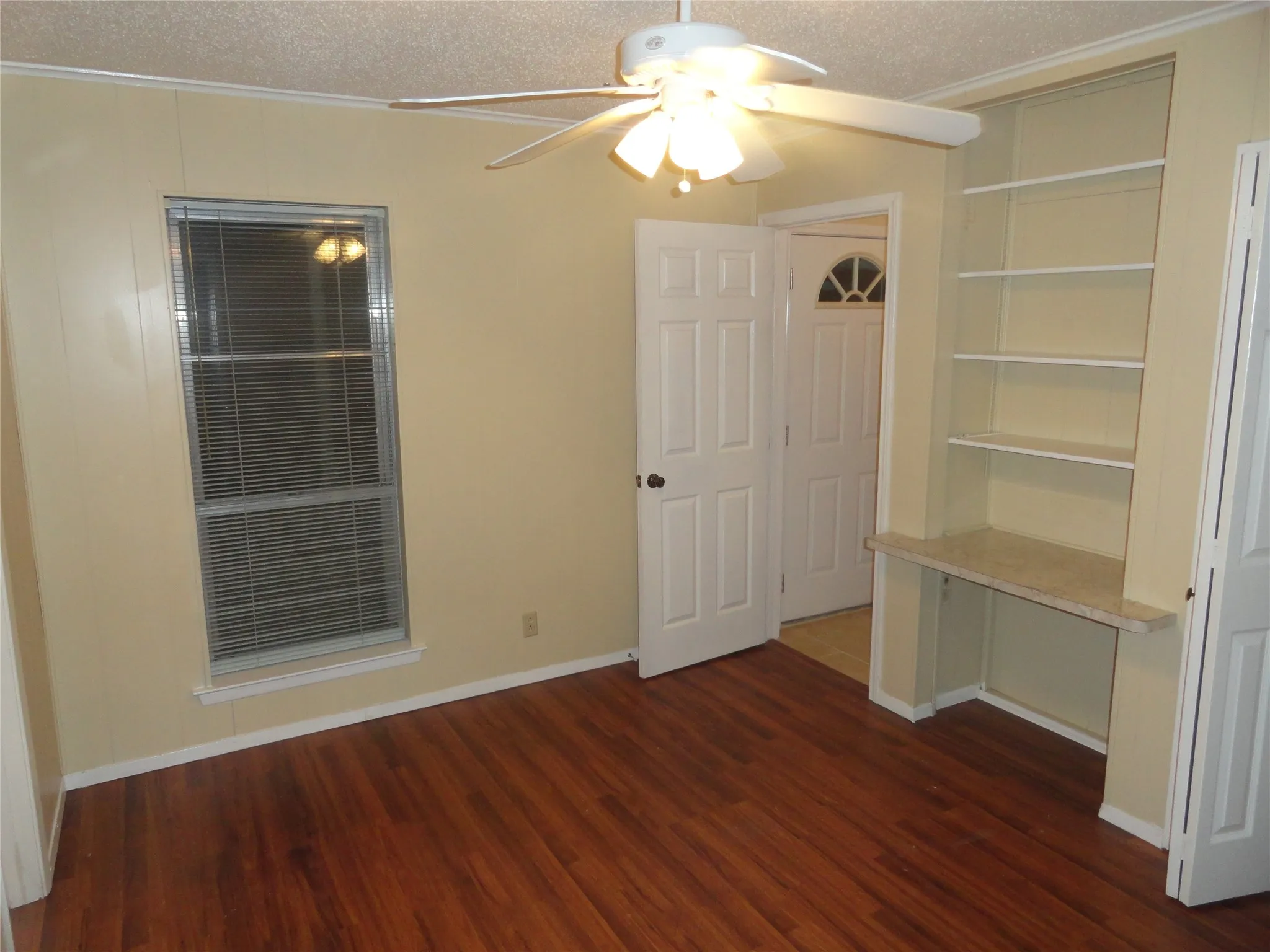 Single Family Residence For Rent in Dallas County , 1809 Santa Clara Court, Grand Prairie, Texas 75051, 4 Bedroom, 2 Bathroom, 2 Garage spaces, 1,524 Sqft, built in 1968, mls#21408661, Real Estate Agent in Grand Prairie, Homes For Rent in Dallas county, Homes For Rent in Grand Prairie, Realtor in Grand Prairie Texas, Real Estate Brokerage Independent Realty Texas, Luminita Cordes Realtor