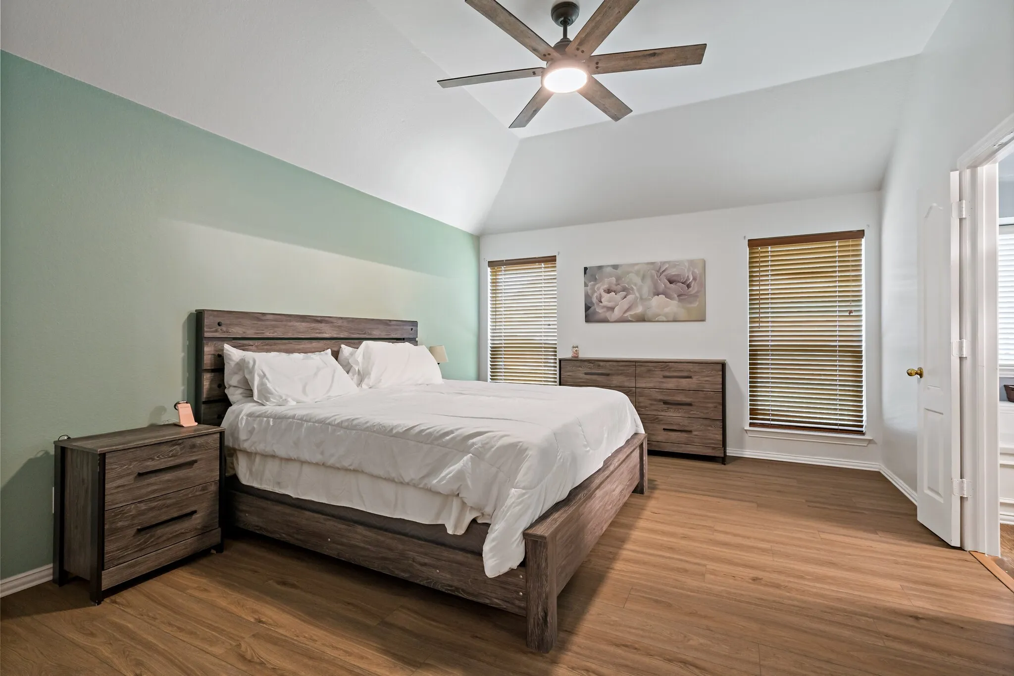 Single Family Residence For Sale in Denton County , 4408 Spanish Oak Circle, Corinth, Texas 76208, 4 Bedroom, 2 Bathroom, 2 Garage spaces, 2,231 Sqft, built in 1998, mls#21408588, Real Estate Agent in Corinth, Homes For Sale in Denton county, Homes For Sale in Corinth, Realtor in Corinth Texas, Real Estate Brokerage Independent Realty Texas, Luminita Cordes Realtor
