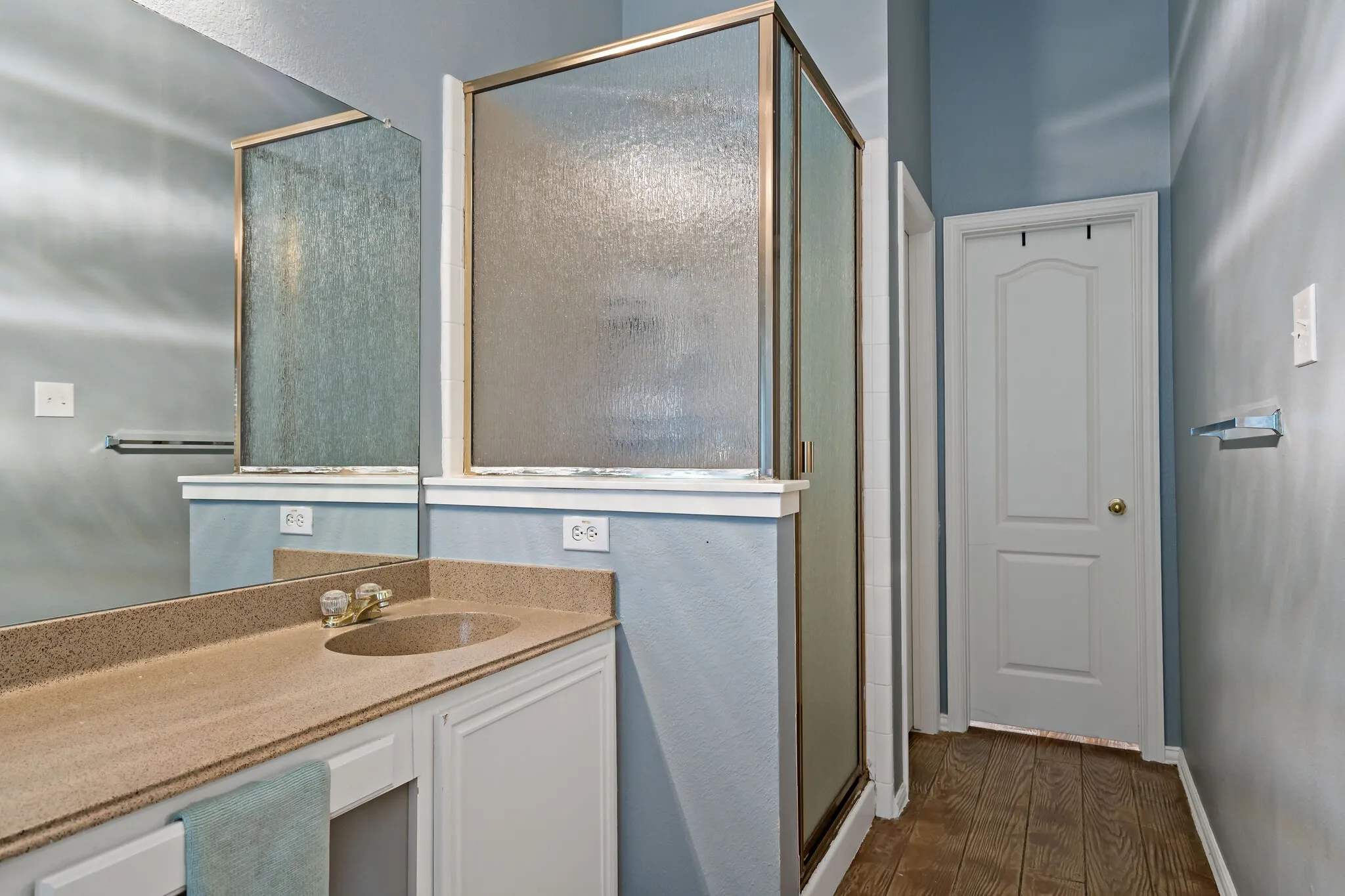 Single Family Residence For Sale in Denton County , 4408 Spanish Oak Circle, Corinth, Texas 76208, 4 Bedroom, 2 Bathroom, 2 Garage spaces, 2,231 Sqft, built in 1998, mls#21408588, Real Estate Agent in Corinth, Homes For Sale in Denton county, Homes For Sale in Corinth, Realtor in Corinth Texas, Real Estate Brokerage Independent Realty Texas, Luminita Cordes Realtor