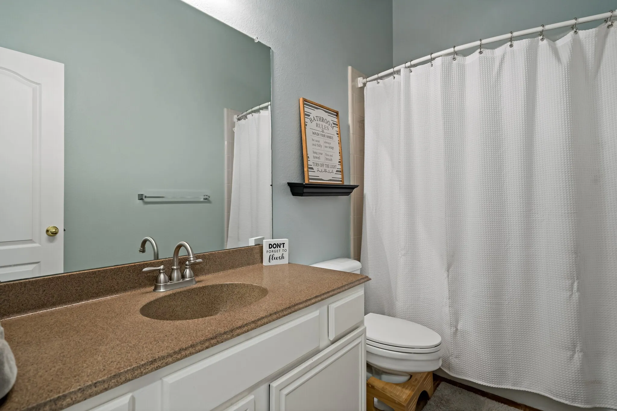 Single Family Residence For Sale in Denton County , 4408 Spanish Oak Circle, Corinth, Texas 76208, 4 Bedroom, 2 Bathroom, 2 Garage spaces, 2,231 Sqft, built in 1998, mls#21408588, Real Estate Agent in Corinth, Homes For Sale in Denton county, Homes For Sale in Corinth, Realtor in Corinth Texas, Real Estate Brokerage Independent Realty Texas, Luminita Cordes Realtor