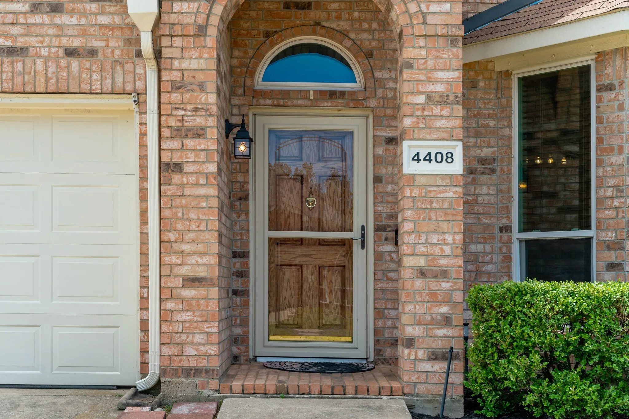 Single Family Residence For Sale in Denton County , 4408 Spanish Oak Circle, Corinth, Texas 76208, 4 Bedroom, 2 Bathroom, 2 Garage spaces, 2,231 Sqft, built in 1998, mls#21408588, Real Estate Agent in Corinth, Homes For Sale in Denton county, Homes For Sale in Corinth, Realtor in Corinth Texas, Real Estate Brokerage Independent Realty Texas, Luminita Cordes Realtor