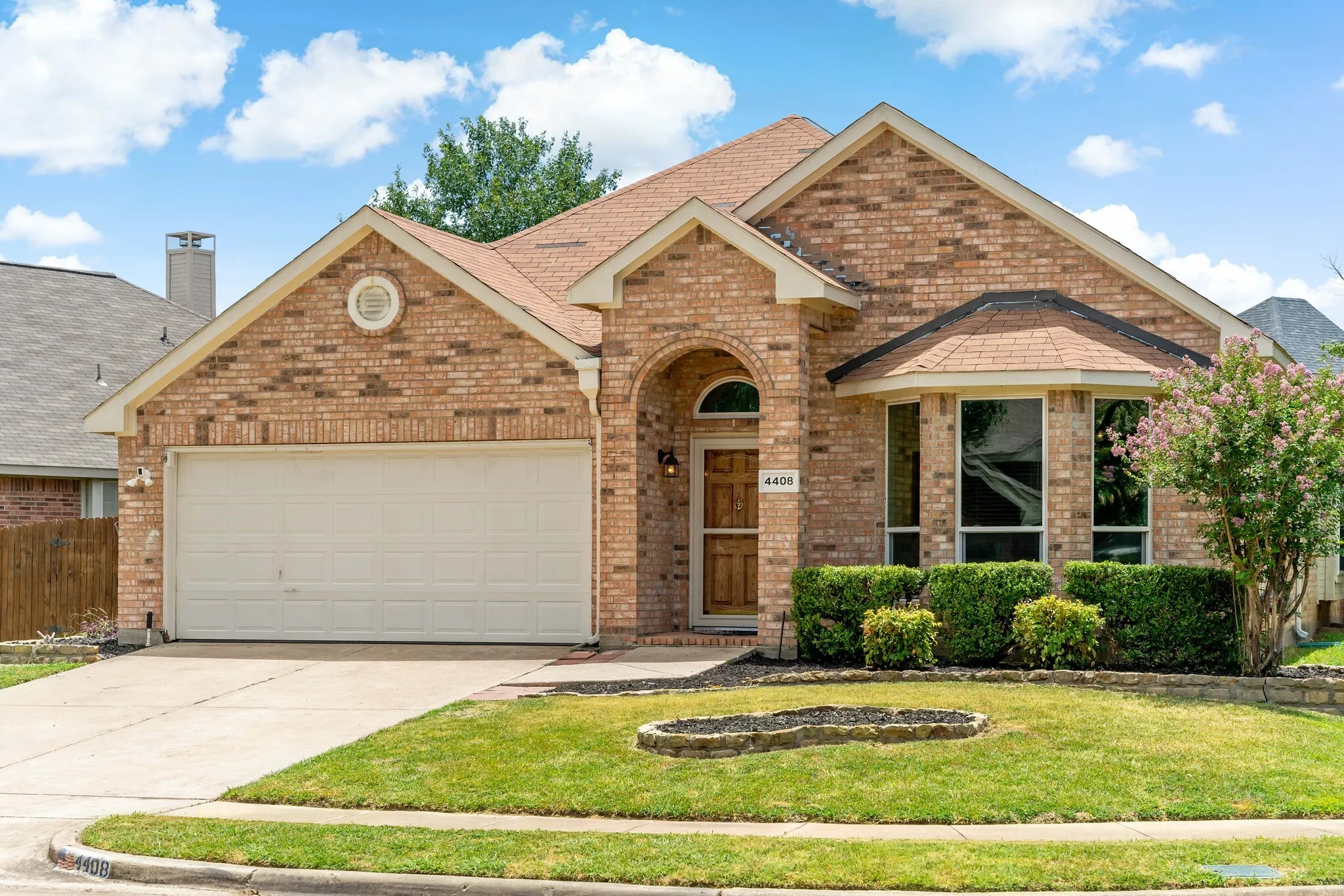 Single Family Residence For Sale in Denton County , 4408 Spanish Oak Circle, Corinth, Texas 76208, 4 Bedroom, 2 Bathroom, 2 Garage spaces, 2,231 Sqft, built in 1998, mls#21408588, Real Estate Agent in Corinth, Homes For Sale in Denton county, Homes For Sale in Corinth, Realtor in Corinth Texas, Real Estate Brokerage Independent Realty Texas, Luminita Cordes Realtor