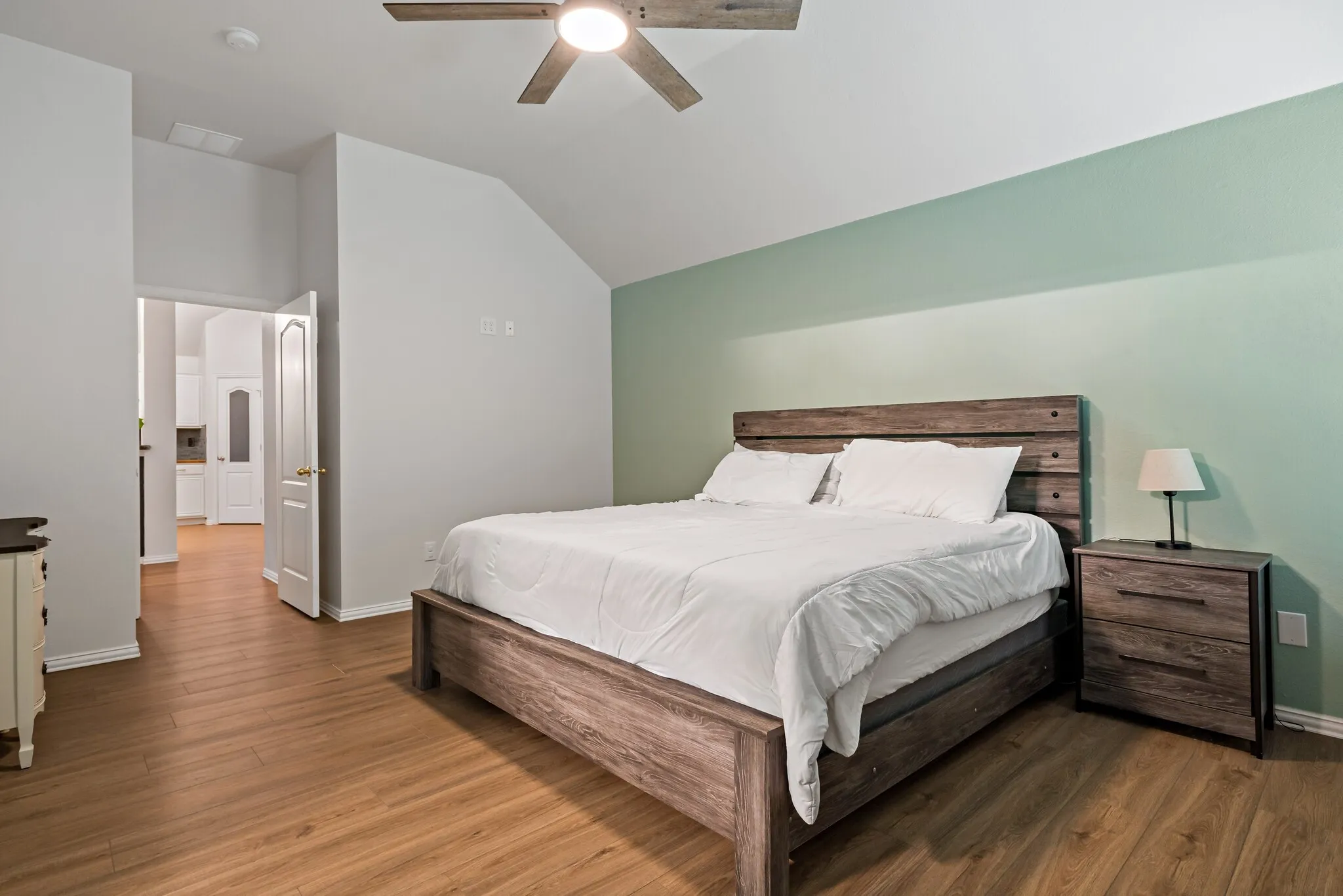 Single Family Residence For Sale in Denton County , 4408 Spanish Oak Circle, Corinth, Texas 76208, 4 Bedroom, 2 Bathroom, 2 Garage spaces, 2,231 Sqft, built in 1998, mls#21408588, Real Estate Agent in Corinth, Homes For Sale in Denton county, Homes For Sale in Corinth, Realtor in Corinth Texas, Real Estate Brokerage Independent Realty Texas, Luminita Cordes Realtor