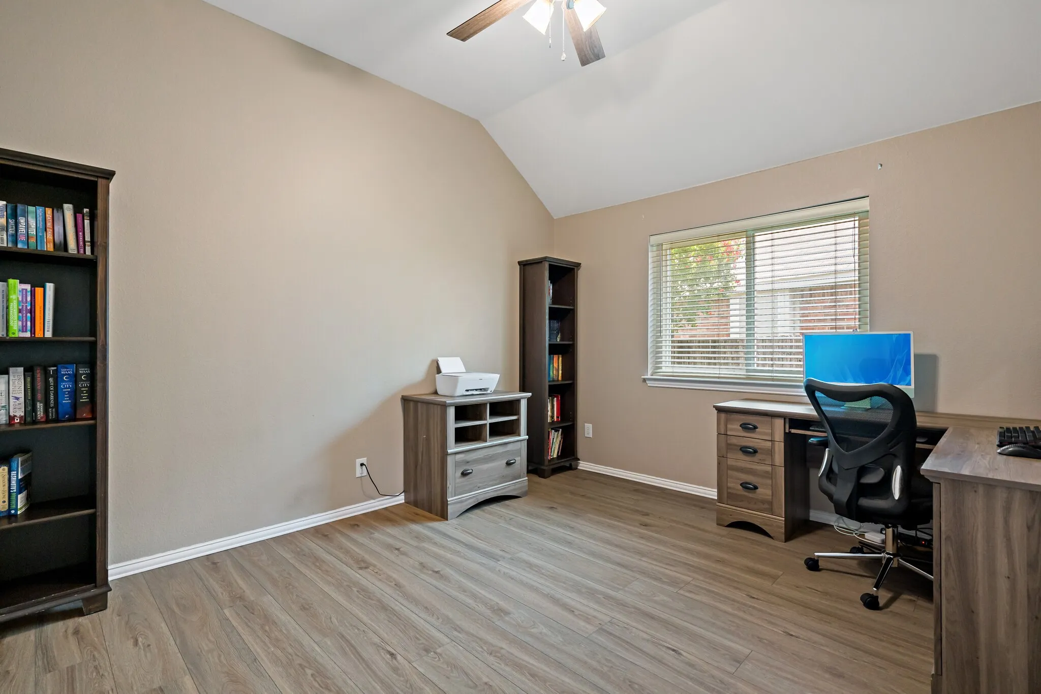 Single Family Residence For Sale in Denton County , 4408 Spanish Oak Circle, Corinth, Texas 76208, 4 Bedroom, 2 Bathroom, 2 Garage spaces, 2,231 Sqft, built in 1998, mls#21408588, Real Estate Agent in Corinth, Homes For Sale in Denton county, Homes For Sale in Corinth, Realtor in Corinth Texas, Real Estate Brokerage Independent Realty Texas, Luminita Cordes Realtor