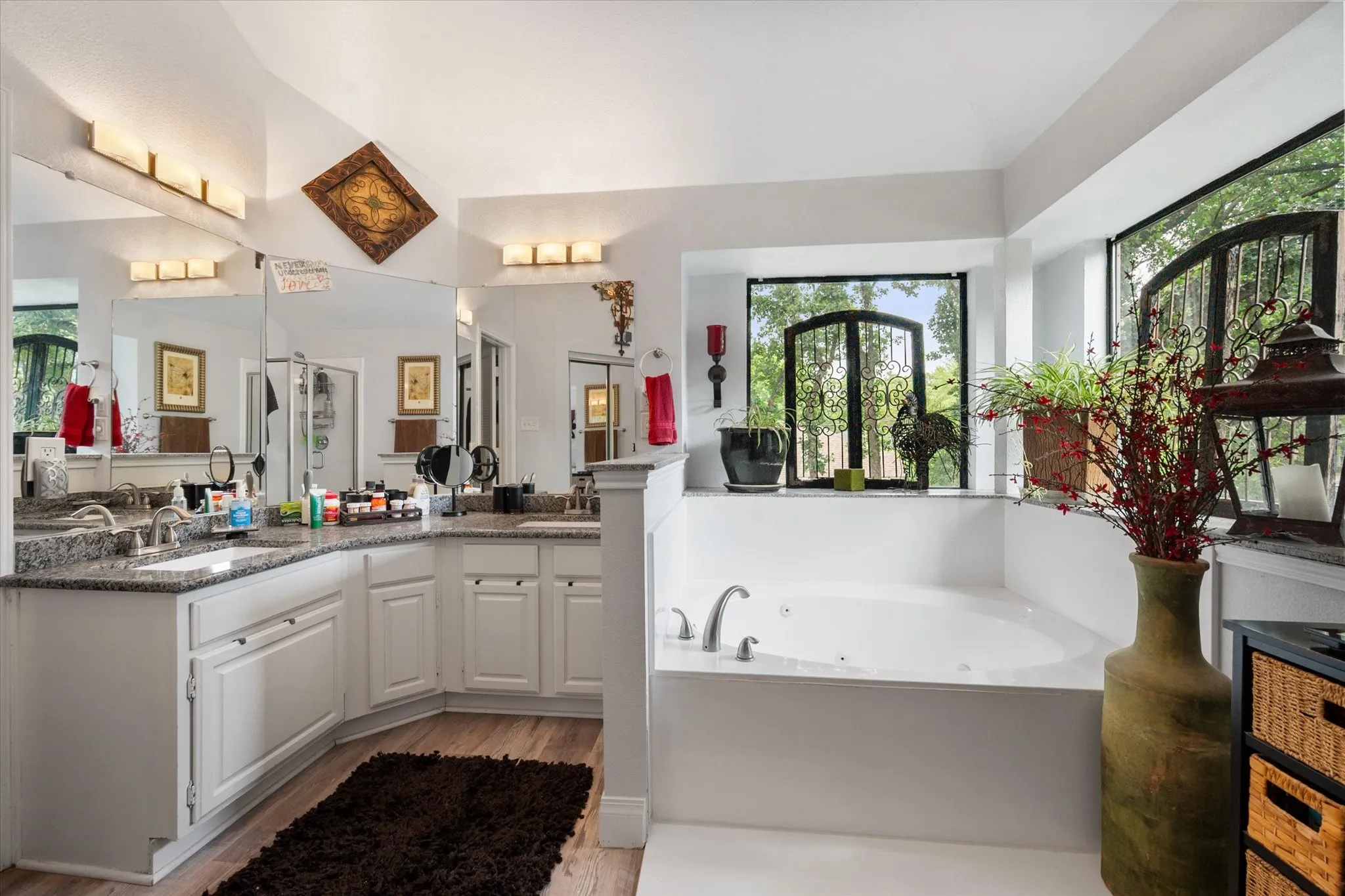 Single Family Residence For Sale in Tarrant County , 6616 Shorewood Drive, Arlington, Texas 76016, 4 Bedroom, 3 Bathroom, 2 Garage spaces, 2,098 Sqft, built in 1985, mls#21408586, Real Estate Agent in Arlington, Homes For Sale in Tarrant county, Homes For Sale in Arlington, Realtor in Arlington Texas, Real Estate Brokerage Independent Realty Texas, Luminita Cordes Realtor