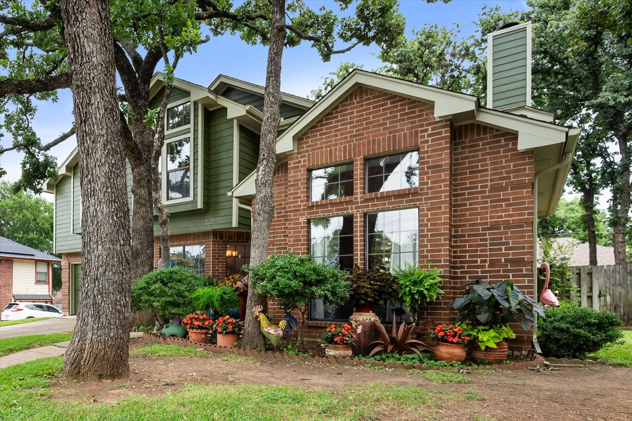 Single Family Residence For Sale in Tarrant County , 6616 Shorewood Drive, Arlington, Texas 76016, 4 Bedroom, 3 Bathroom, 2 Garage spaces, 2,098 Sqft, built in 1985, mls#21408586, Real Estate Agent in Arlington, Homes For Sale in Tarrant county, Homes For Sale in Arlington, Realtor in Arlington Texas, Real Estate Brokerage Independent Realty Texas, Luminita Cordes Realtor