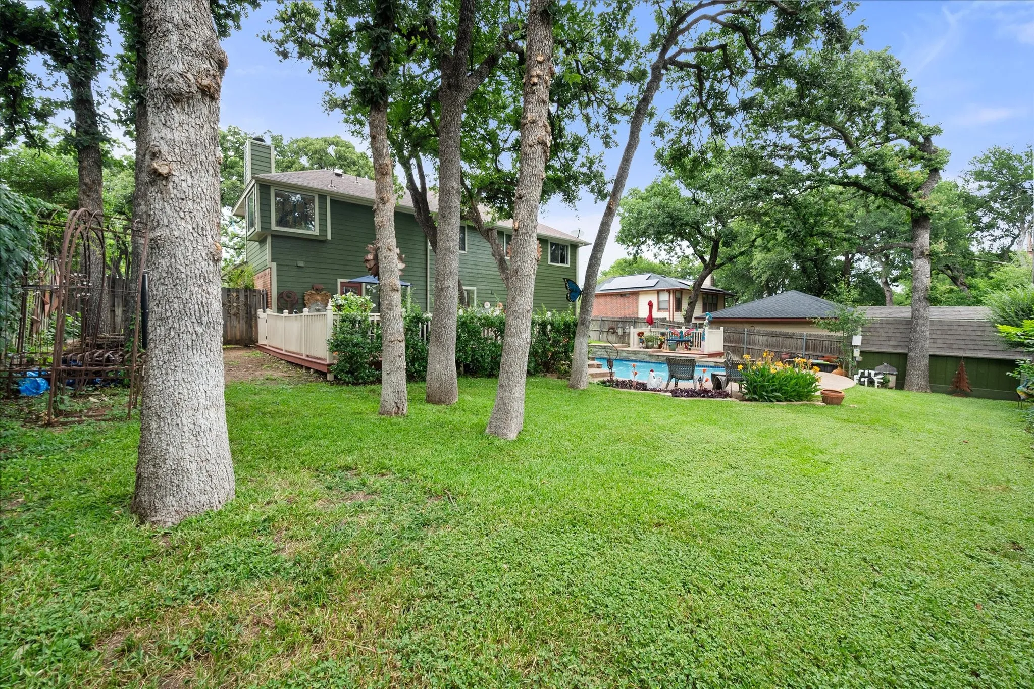 Single Family Residence For Sale in Tarrant County , 6616 Shorewood Drive, Arlington, Texas 76016, 4 Bedroom, 3 Bathroom, 2 Garage spaces, 2,098 Sqft, built in 1985, mls#21408586, Real Estate Agent in Arlington, Homes For Sale in Tarrant county, Homes For Sale in Arlington, Realtor in Arlington Texas, Real Estate Brokerage Independent Realty Texas, Luminita Cordes Realtor