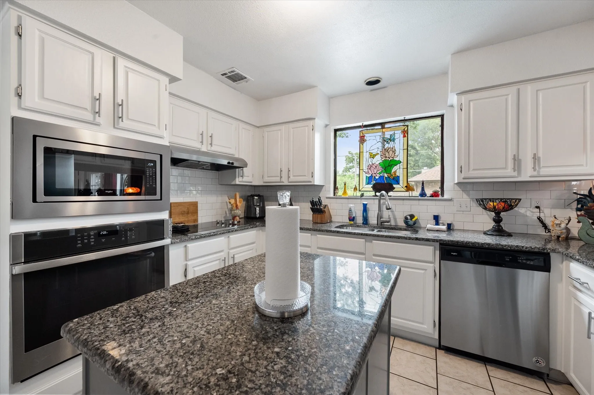Single Family Residence For Sale in Tarrant County , 6616 Shorewood Drive, Arlington, Texas 76016, 4 Bedroom, 3 Bathroom, 2 Garage spaces, 2,098 Sqft, built in 1985, mls#21408586, Real Estate Agent in Arlington, Homes For Sale in Tarrant county, Homes For Sale in Arlington, Realtor in Arlington Texas, Real Estate Brokerage Independent Realty Texas, Luminita Cordes Realtor
