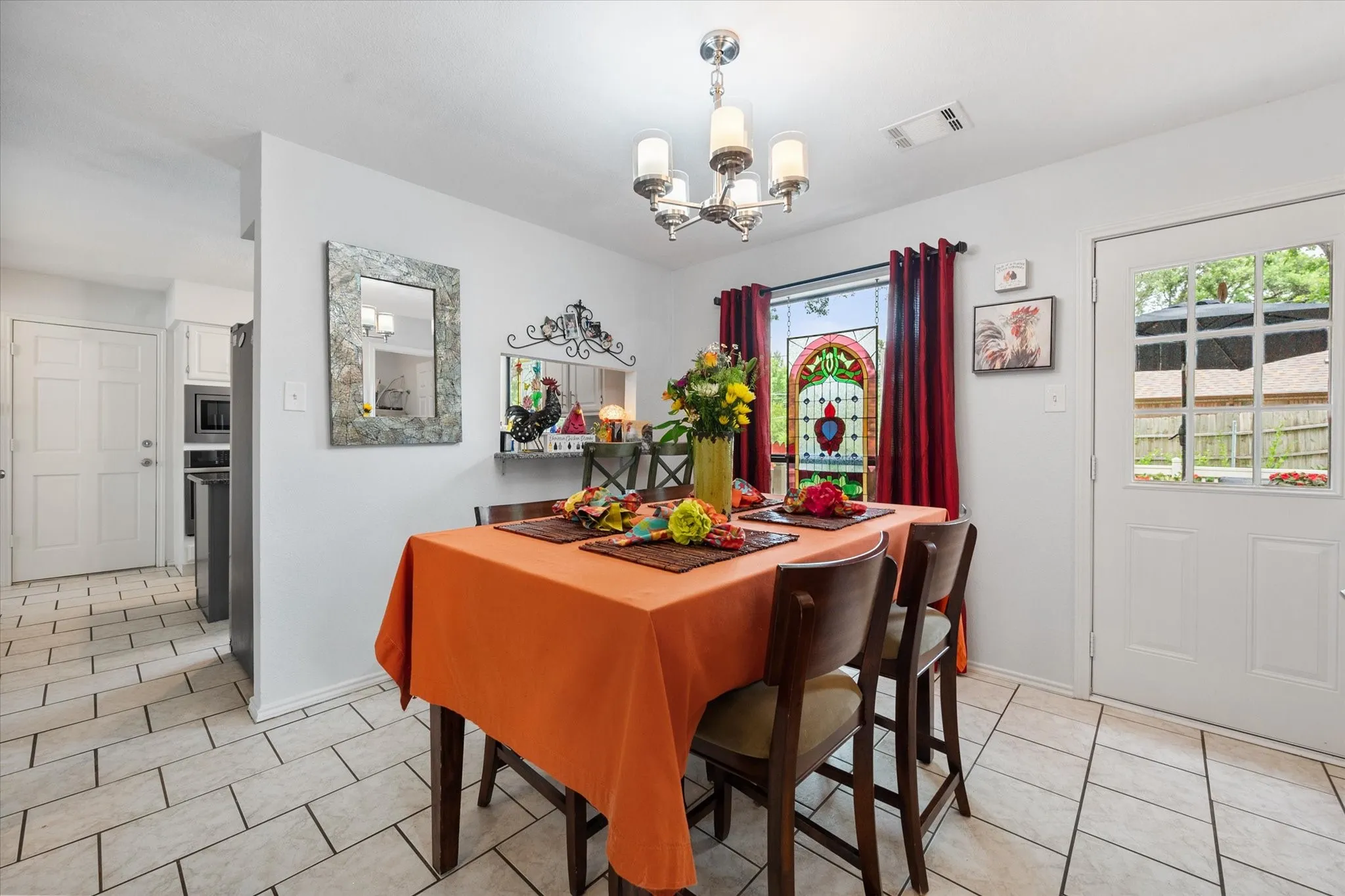 Single Family Residence For Sale in Tarrant County , 6616 Shorewood Drive, Arlington, Texas 76016, 4 Bedroom, 3 Bathroom, 2 Garage spaces, 2,098 Sqft, built in 1985, mls#21408586, Real Estate Agent in Arlington, Homes For Sale in Tarrant county, Homes For Sale in Arlington, Realtor in Arlington Texas, Real Estate Brokerage Independent Realty Texas, Luminita Cordes Realtor