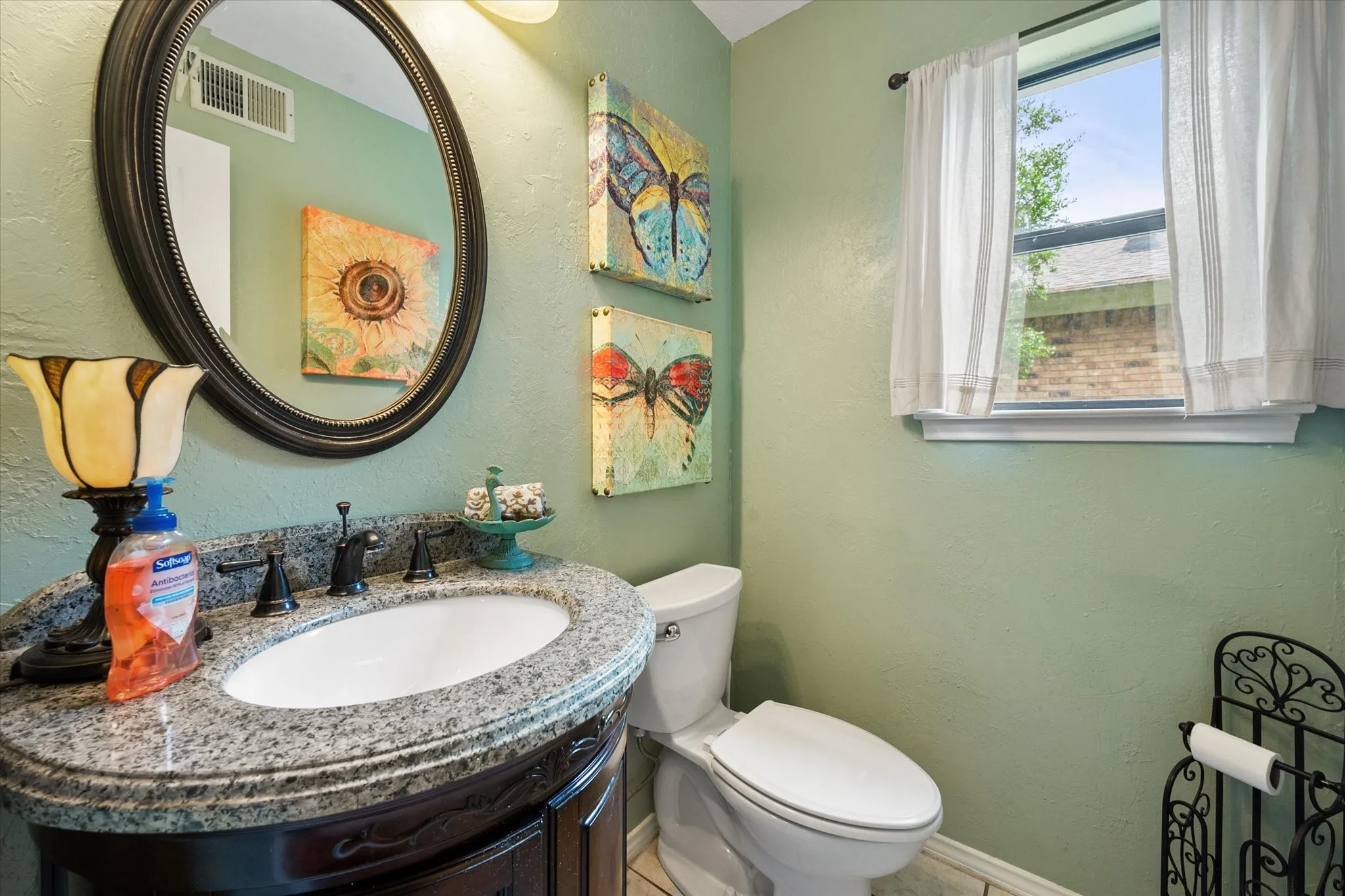 Single Family Residence For Sale in Tarrant County , 6616 Shorewood Drive, Arlington, Texas 76016, 4 Bedroom, 3 Bathroom, 2 Garage spaces, 2,098 Sqft, built in 1985, mls#21408586, Real Estate Agent in Arlington, Homes For Sale in Tarrant county, Homes For Sale in Arlington, Realtor in Arlington Texas, Real Estate Brokerage Independent Realty Texas, Luminita Cordes Realtor