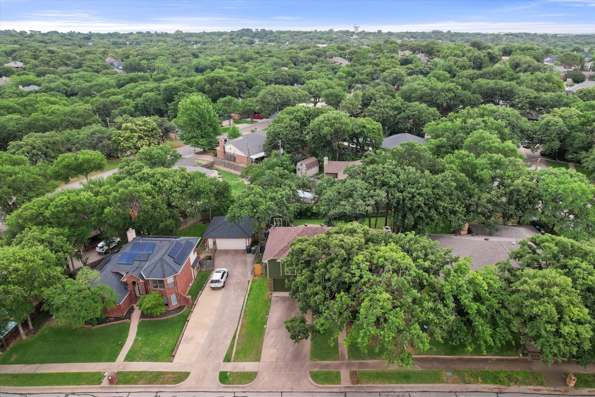 Single Family Residence For Sale in Tarrant County , 6616 Shorewood Drive, Arlington, Texas 76016, 4 Bedroom, 3 Bathroom, 2 Garage spaces, 2,098 Sqft, built in 1985, mls#21408586, Real Estate Agent in Arlington, Homes For Sale in Tarrant county, Homes For Sale in Arlington, Realtor in Arlington Texas, Real Estate Brokerage Independent Realty Texas, Luminita Cordes Realtor