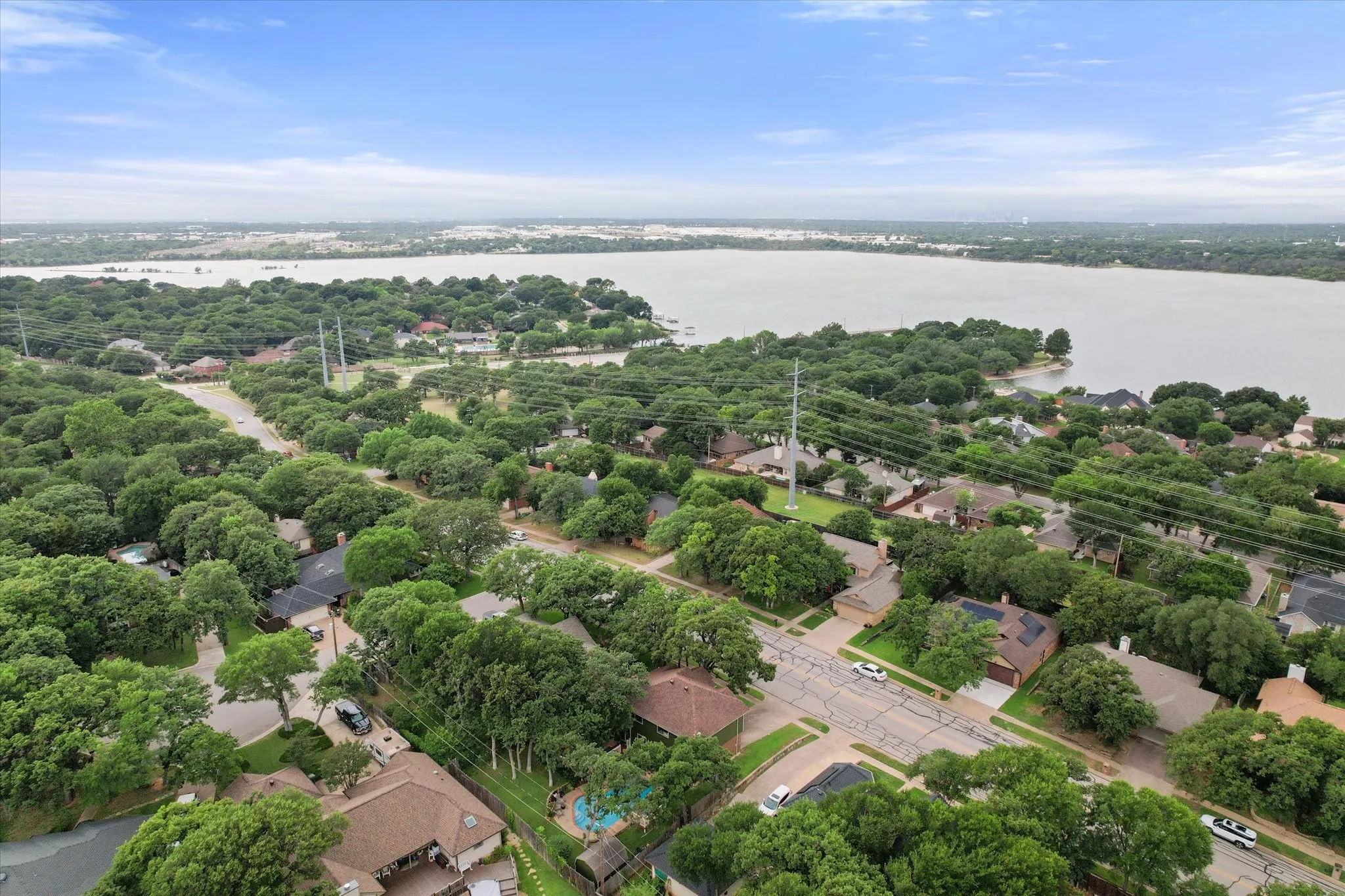 Single Family Residence For Sale in Tarrant County , 6616 Shorewood Drive, Arlington, Texas 76016, 4 Bedroom, 3 Bathroom, 2 Garage spaces, 2,098 Sqft, built in 1985, mls#21408586, Real Estate Agent in Arlington, Homes For Sale in Tarrant county, Homes For Sale in Arlington, Realtor in Arlington Texas, Real Estate Brokerage Independent Realty Texas, Luminita Cordes Realtor