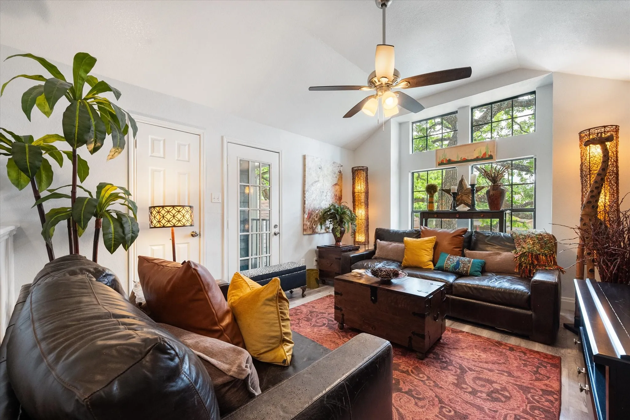 Single Family Residence For Sale in Tarrant County , 6616 Shorewood Drive, Arlington, Texas 76016, 4 Bedroom, 3 Bathroom, 2 Garage spaces, 2,098 Sqft, built in 1985, mls#21408586, Real Estate Agent in Arlington, Homes For Sale in Tarrant county, Homes For Sale in Arlington, Realtor in Arlington Texas, Real Estate Brokerage Independent Realty Texas, Luminita Cordes Realtor