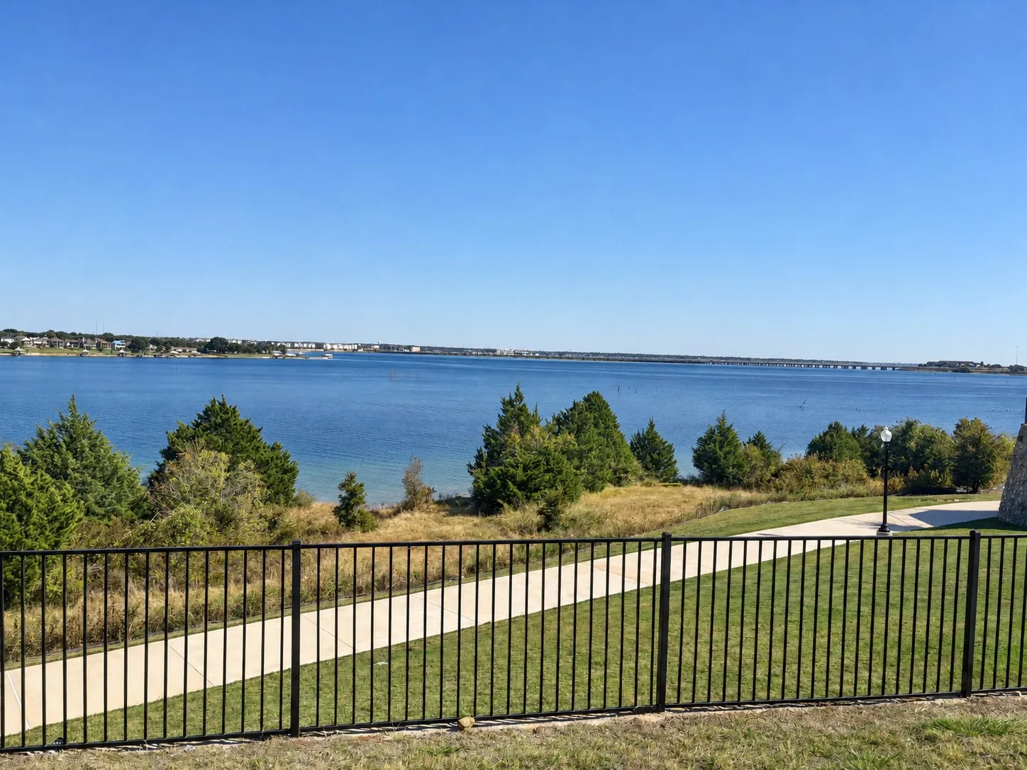 Expansive waterfront setting with an integrated pedestrian path