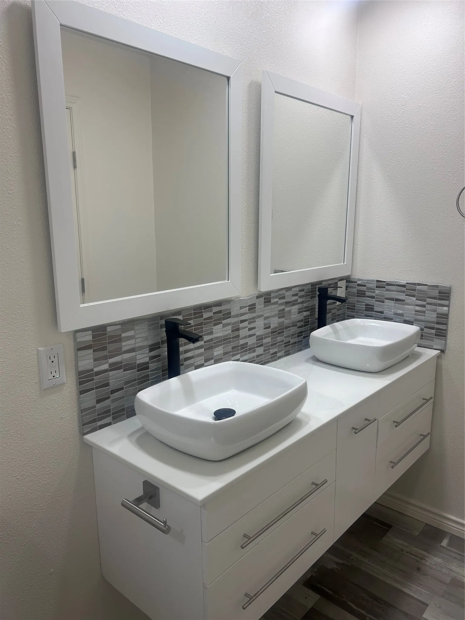 Single Family Residence For Sale in Hill County , 248 Waupoo Trail, Whitney, Texas 76692, 2 Bedroom, 2 Bathroom, Garage spaces, 844 Sqft, built in 0, mls#21408672, Real Estate Agent in Whitney, Homes For Sale in Hill county, Homes For Sale in Whitney, Realtor in Whitney Texas, Real Estate Brokerage Independent Realty Texas, Luminita Cordes Realtor