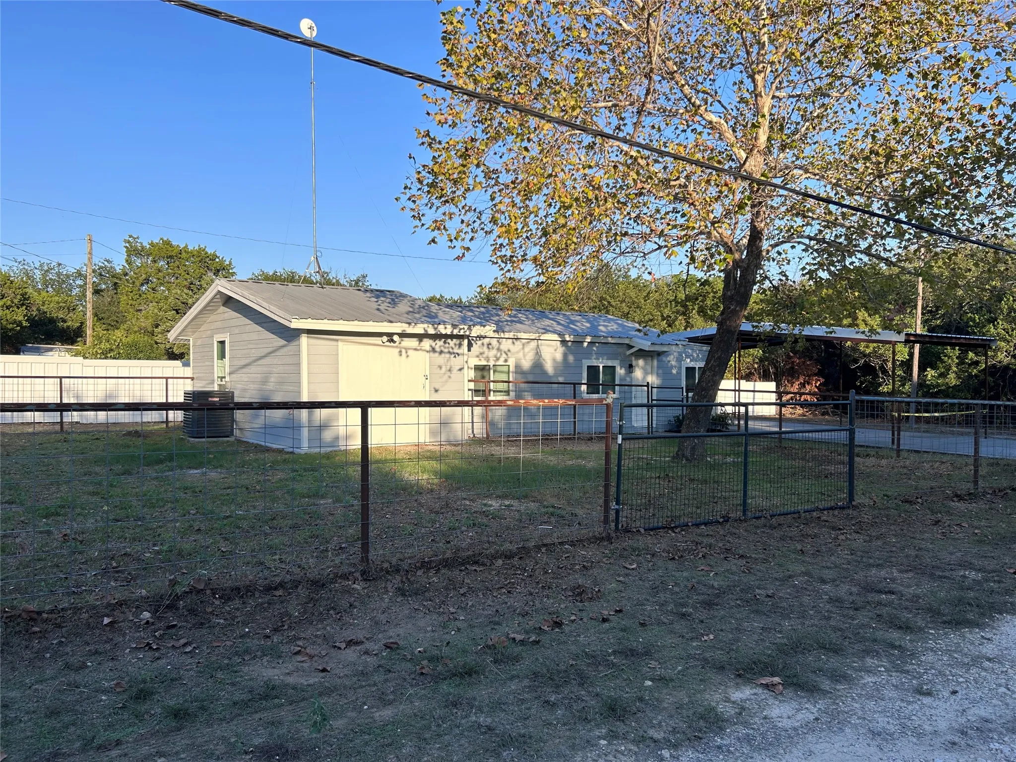 Single Family Residence For Sale in Hill County , 248 Waupoo Trail, Whitney, Texas 76692, 2 Bedroom, 2 Bathroom, Garage spaces, 844 Sqft, built in 0, mls#21408672, Real Estate Agent in Whitney, Homes For Sale in Hill county, Homes For Sale in Whitney, Realtor in Whitney Texas, Real Estate Brokerage Independent Realty Texas, Luminita Cordes Realtor
