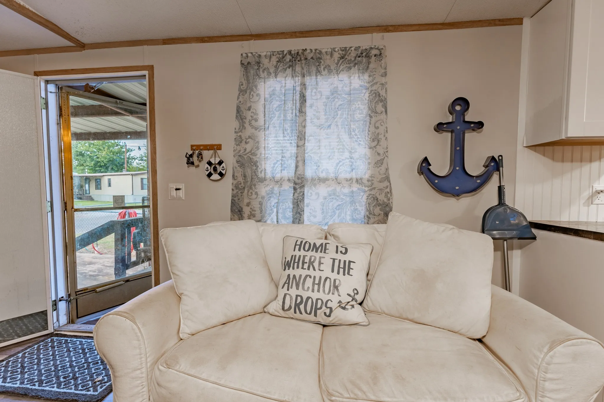 Mobile Home For Sale in Palo Pinto County , #30 Fox Hollow Rd, Graham, Texas 76450, 2 Bedroom, 2 Bathroom, Garage spaces, 2,072 Sqft, built in 1997, mls#21404275, Real Estate Agent in Graham, Homes For Sale in Palo Pinto county, Homes For Sale in Graham, Realtor in Graham Texas, Real Estate Brokerage Independent Realty Texas, Luminita Cordes Realtor