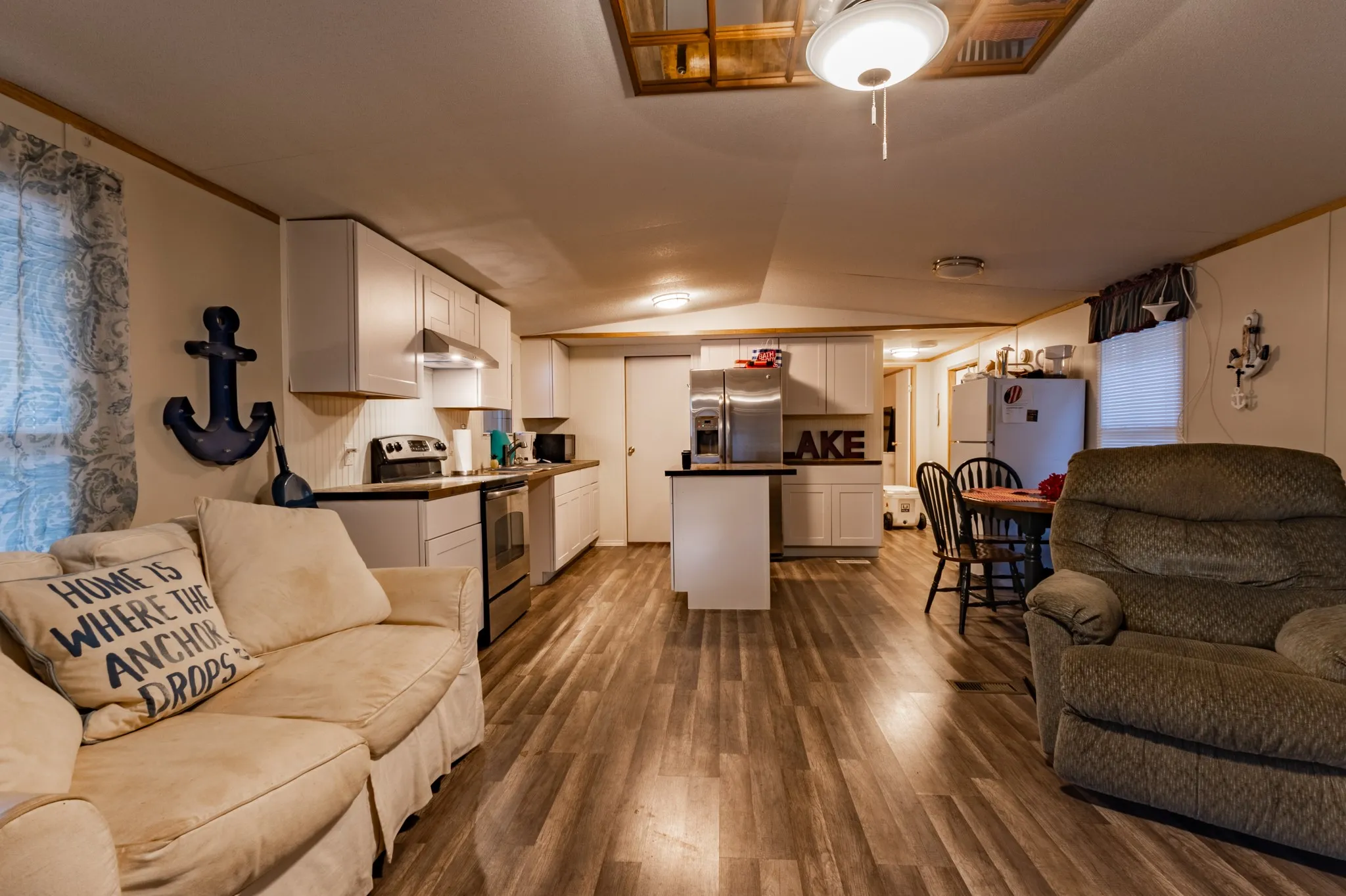 Mobile Home For Sale in Palo Pinto County , #30 Fox Hollow Rd, Graham, Texas 76450, 2 Bedroom, 2 Bathroom, Garage spaces, 2,072 Sqft, built in 1997, mls#21404275, Real Estate Agent in Graham, Homes For Sale in Palo Pinto county, Homes For Sale in Graham, Realtor in Graham Texas, Real Estate Brokerage Independent Realty Texas, Luminita Cordes Realtor