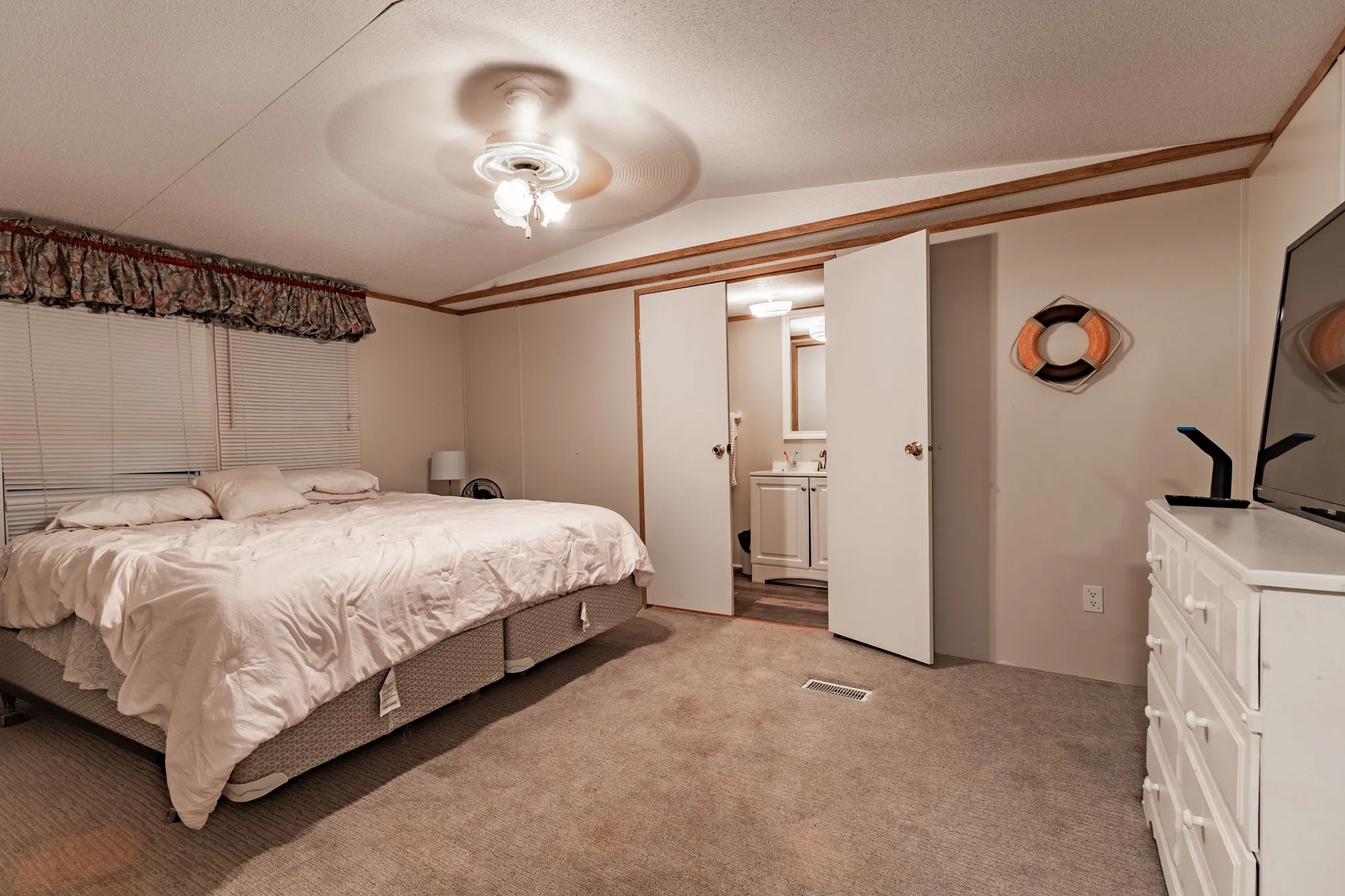 Mobile Home For Sale in Palo Pinto County , #30 Fox Hollow Rd, Graham, Texas 76450, 2 Bedroom, 2 Bathroom, Garage spaces, 2,072 Sqft, built in 1997, mls#21404275, Real Estate Agent in Graham, Homes For Sale in Palo Pinto county, Homes For Sale in Graham, Realtor in Graham Texas, Real Estate Brokerage Independent Realty Texas, Luminita Cordes Realtor