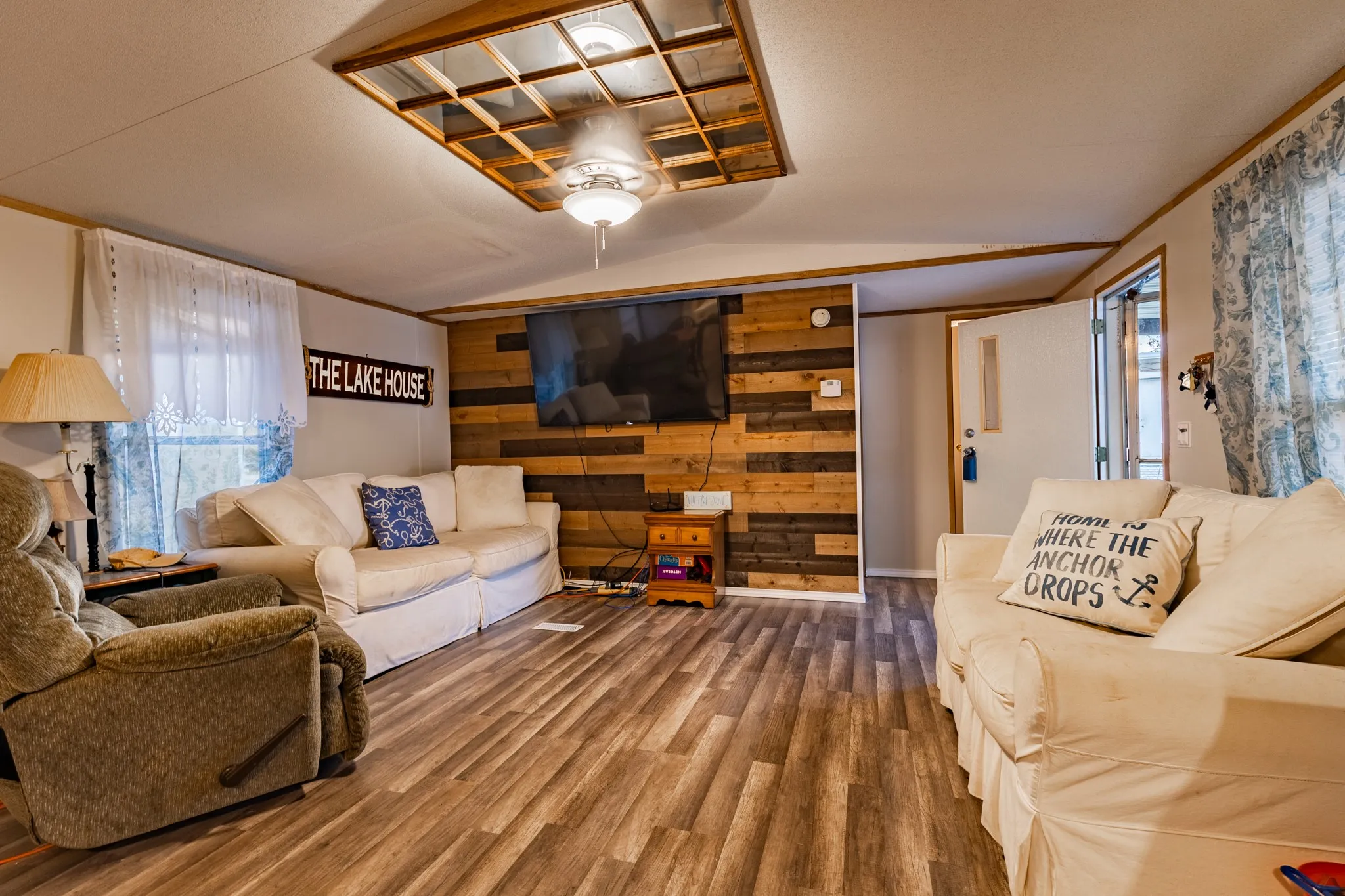 Mobile Home For Sale in Palo Pinto County , #30 Fox Hollow Rd, Graham, Texas 76450, 2 Bedroom, 2 Bathroom, Garage spaces, 2,072 Sqft, built in 1997, mls#21404275, Real Estate Agent in Graham, Homes For Sale in Palo Pinto county, Homes For Sale in Graham, Realtor in Graham Texas, Real Estate Brokerage Independent Realty Texas, Luminita Cordes Realtor