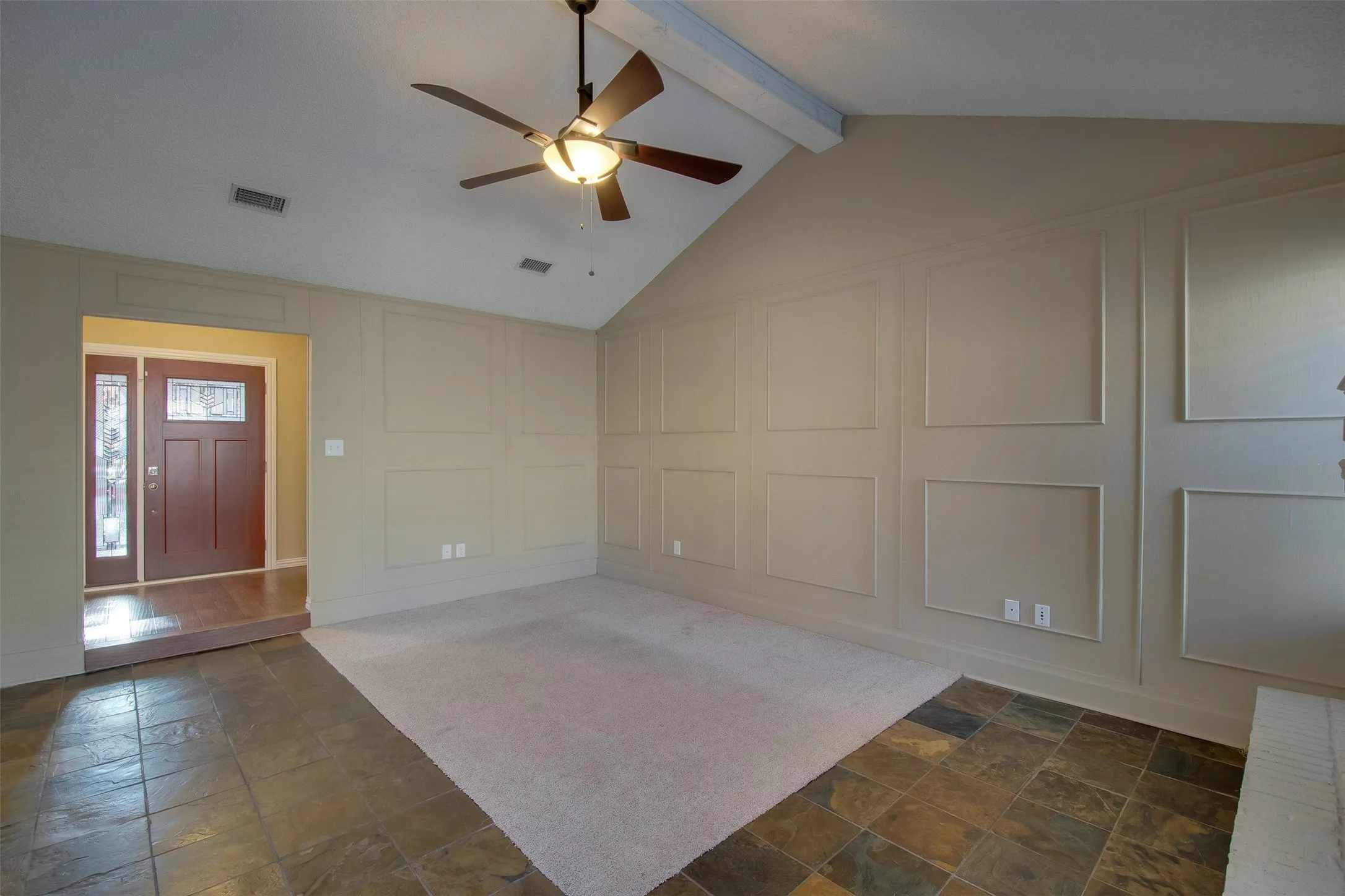 Single Family Residence For Rent in Tarrant County , 5605 Trails Edge Drive, Arlington, Texas 76017, 3 Bedroom, 2 Bathroom, 2 Garage spaces, 1,756 Sqft, built in 1978, mls#21408674, Real Estate Agent in Arlington, Homes For Rent in Tarrant county, Homes For Rent in Arlington, Realtor in Arlington Texas, Real Estate Brokerage Independent Realty Texas, Luminita Cordes Realtor