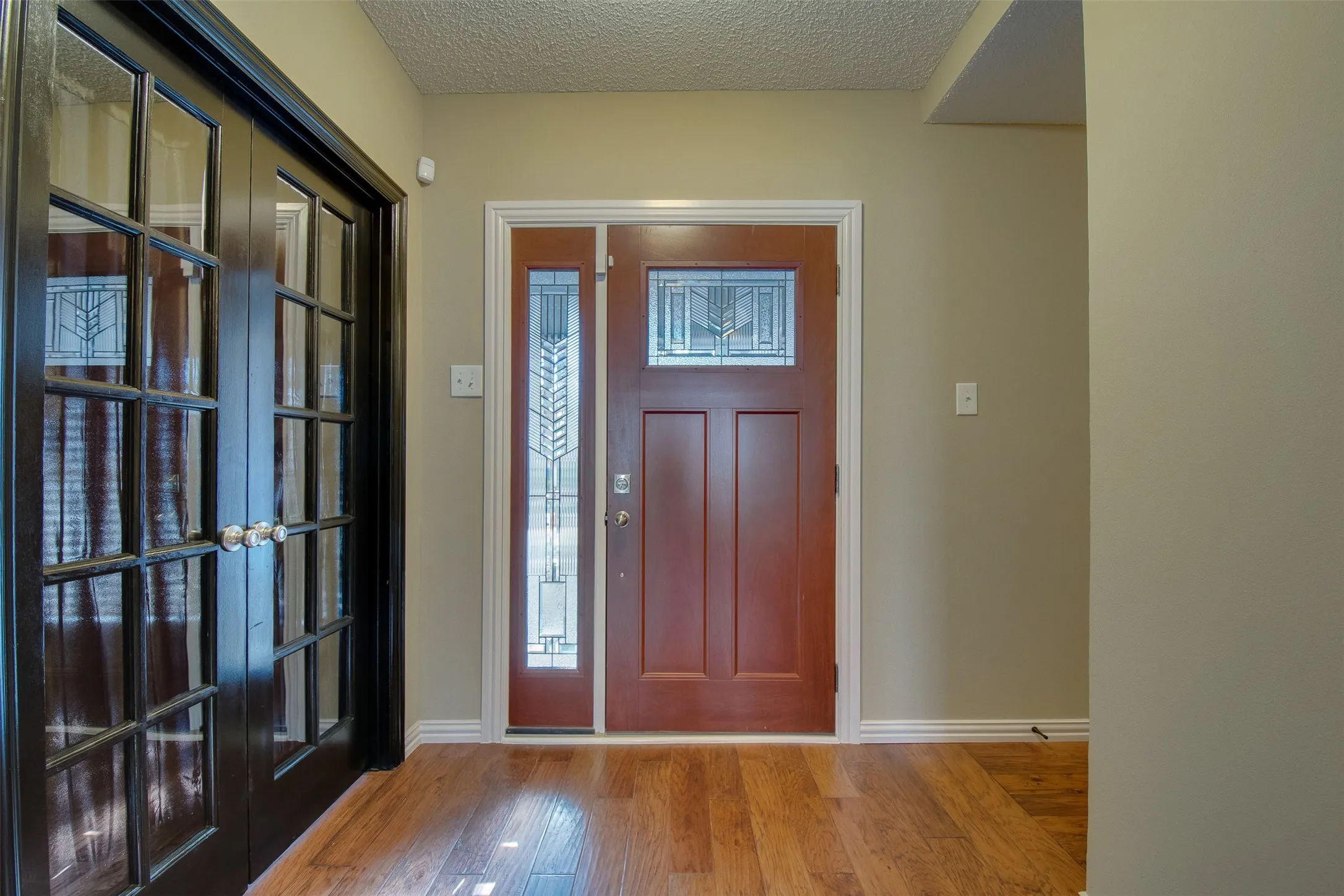 Single Family Residence For Rent in Tarrant County , 5605 Trails Edge Drive, Arlington, Texas 76017, 3 Bedroom, 2 Bathroom, 2 Garage spaces, 1,756 Sqft, built in 1978, mls#21408674, Real Estate Agent in Arlington, Homes For Rent in Tarrant county, Homes For Rent in Arlington, Realtor in Arlington Texas, Real Estate Brokerage Independent Realty Texas, Luminita Cordes Realtor