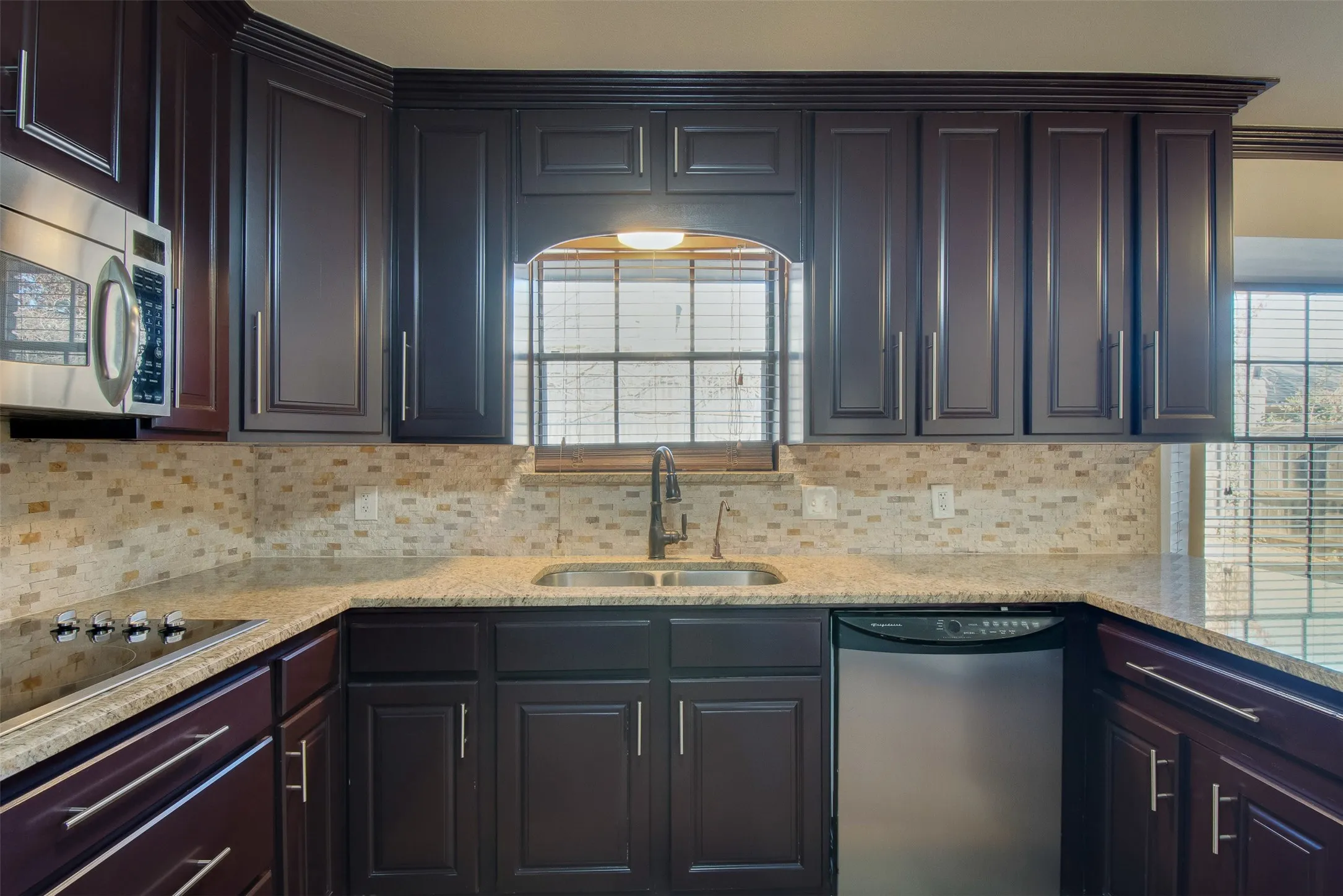 Single Family Residence For Rent in Tarrant County , 5605 Trails Edge Drive, Arlington, Texas 76017, 3 Bedroom, 2 Bathroom, 2 Garage spaces, 1,756 Sqft, built in 1978, mls#21408674, Real Estate Agent in Arlington, Homes For Rent in Tarrant county, Homes For Rent in Arlington, Realtor in Arlington Texas, Real Estate Brokerage Independent Realty Texas, Luminita Cordes Realtor