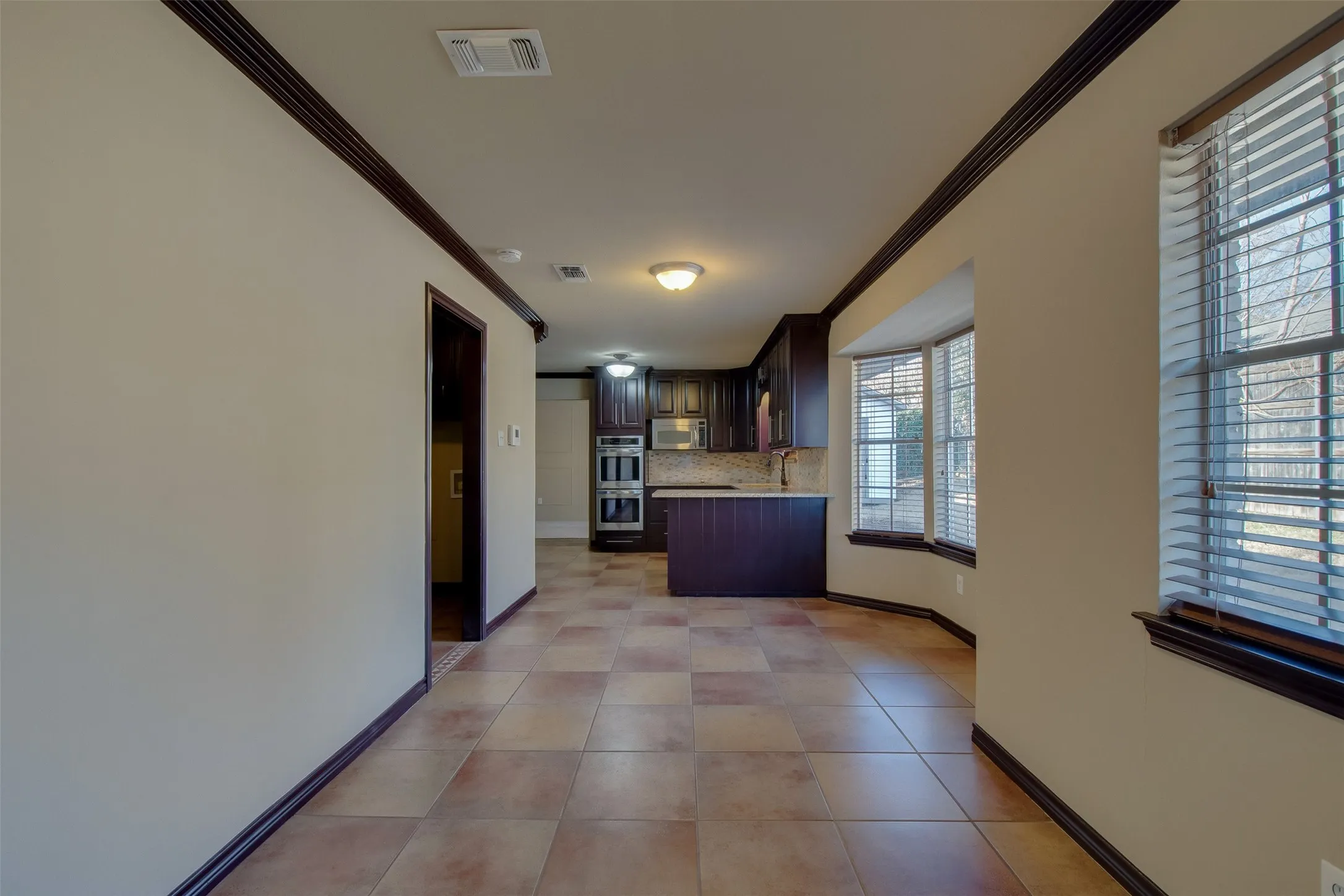 Single Family Residence For Rent in Tarrant County , 5605 Trails Edge Drive, Arlington, Texas 76017, 3 Bedroom, 2 Bathroom, 2 Garage spaces, 1,756 Sqft, built in 1978, mls#21408674, Real Estate Agent in Arlington, Homes For Rent in Tarrant county, Homes For Rent in Arlington, Realtor in Arlington Texas, Real Estate Brokerage Independent Realty Texas, Luminita Cordes Realtor
