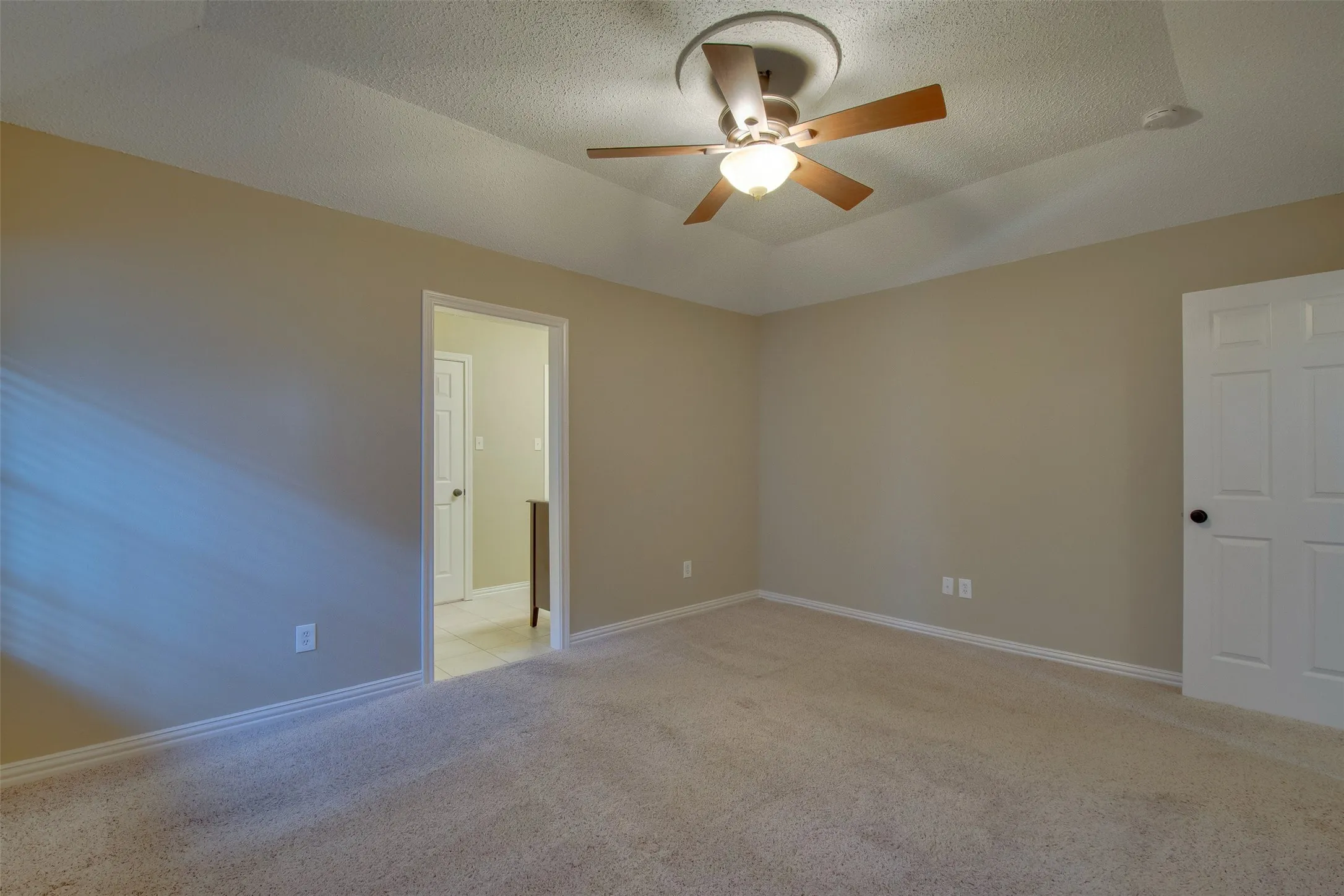 Single Family Residence For Rent in Tarrant County , 5605 Trails Edge Drive, Arlington, Texas 76017, 3 Bedroom, 2 Bathroom, 2 Garage spaces, 1,756 Sqft, built in 1978, mls#21408674, Real Estate Agent in Arlington, Homes For Rent in Tarrant county, Homes For Rent in Arlington, Realtor in Arlington Texas, Real Estate Brokerage Independent Realty Texas, Luminita Cordes Realtor