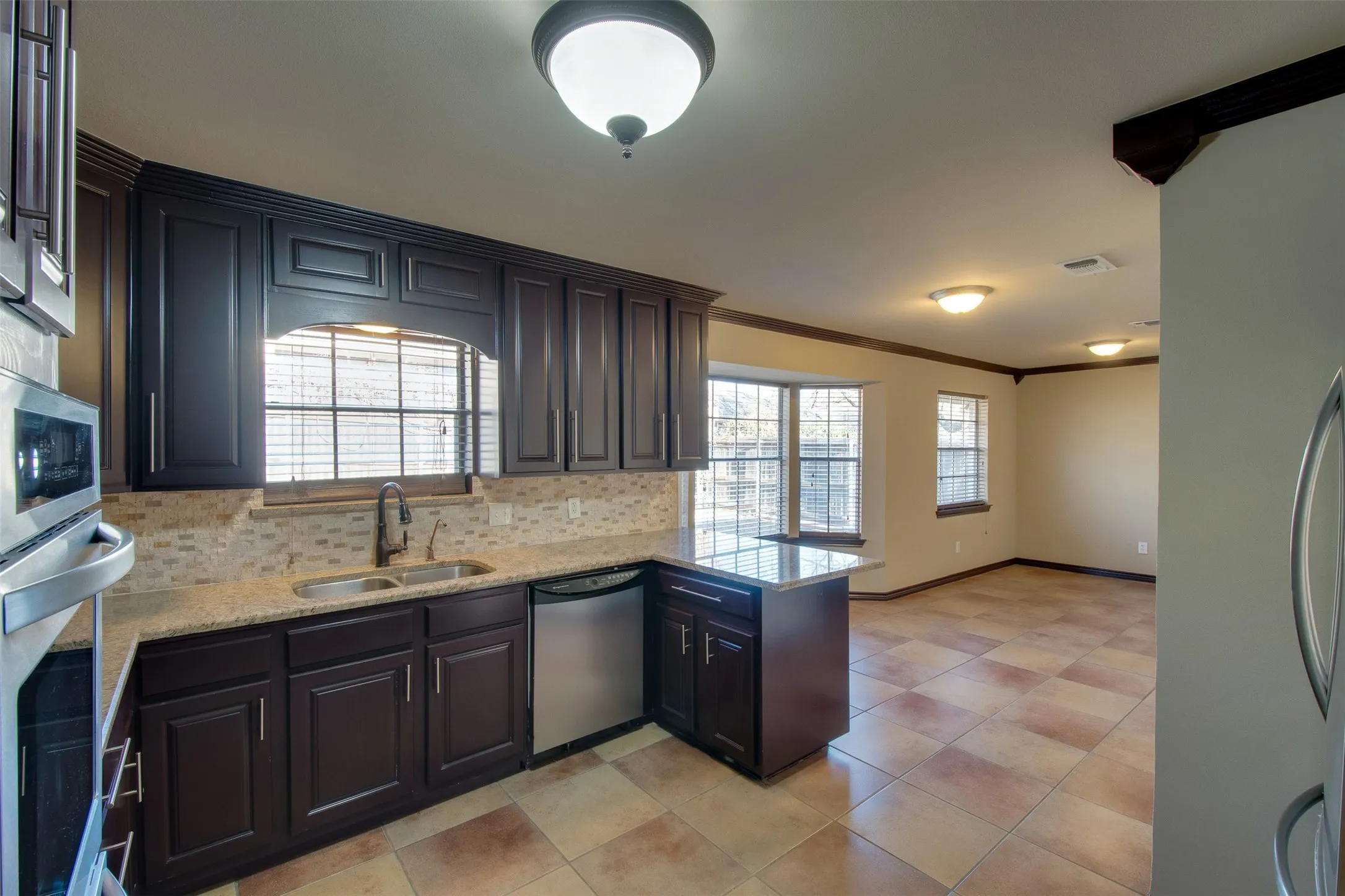 Single Family Residence For Rent in Tarrant County , 5605 Trails Edge Drive, Arlington, Texas 76017, 3 Bedroom, 2 Bathroom, 2 Garage spaces, 1,756 Sqft, built in 1978, mls#21408674, Real Estate Agent in Arlington, Homes For Rent in Tarrant county, Homes For Rent in Arlington, Realtor in Arlington Texas, Real Estate Brokerage Independent Realty Texas, Luminita Cordes Realtor