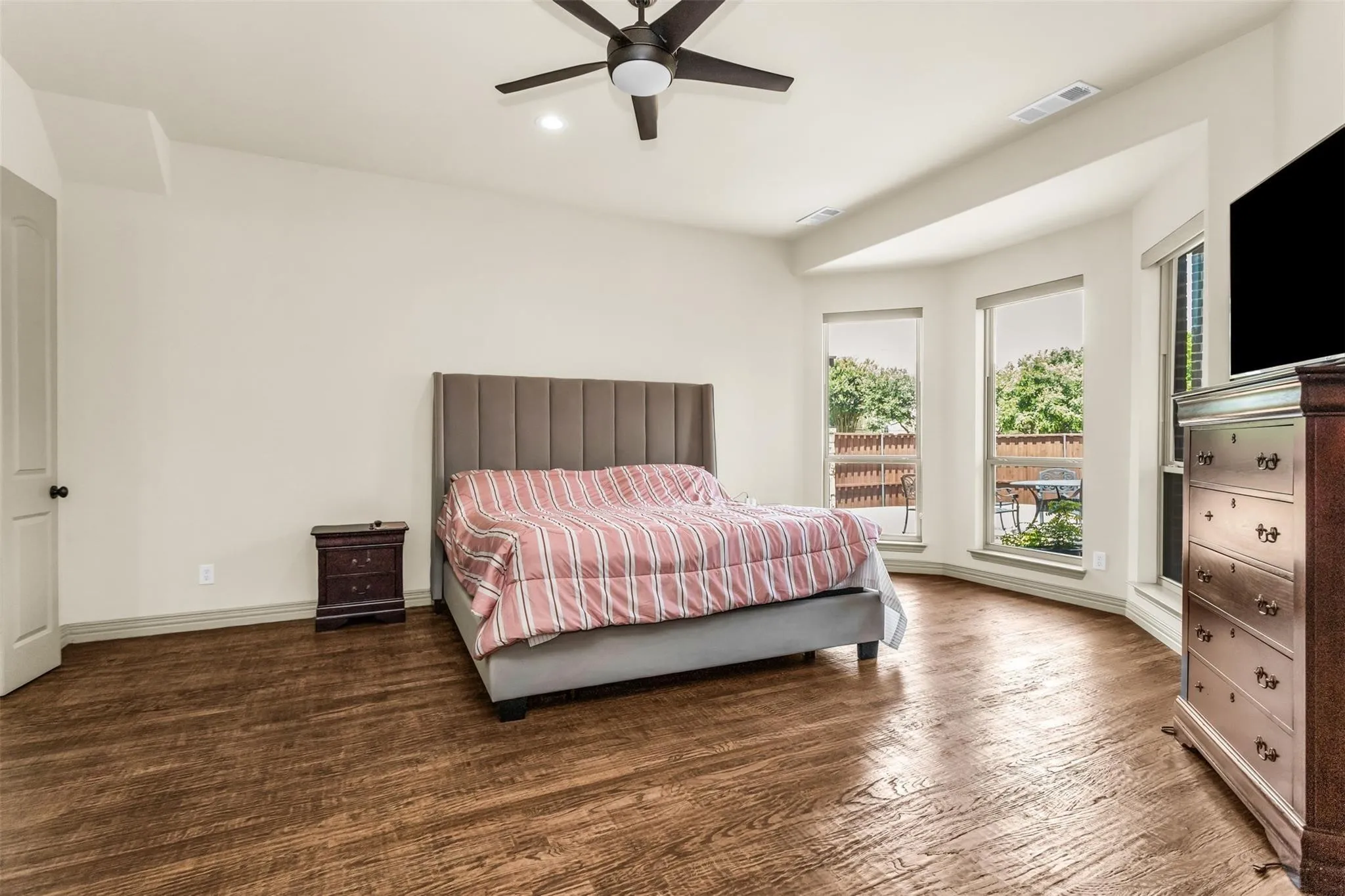 Hardwood flooring, ceiling fan, recessed lighting, and bay windows